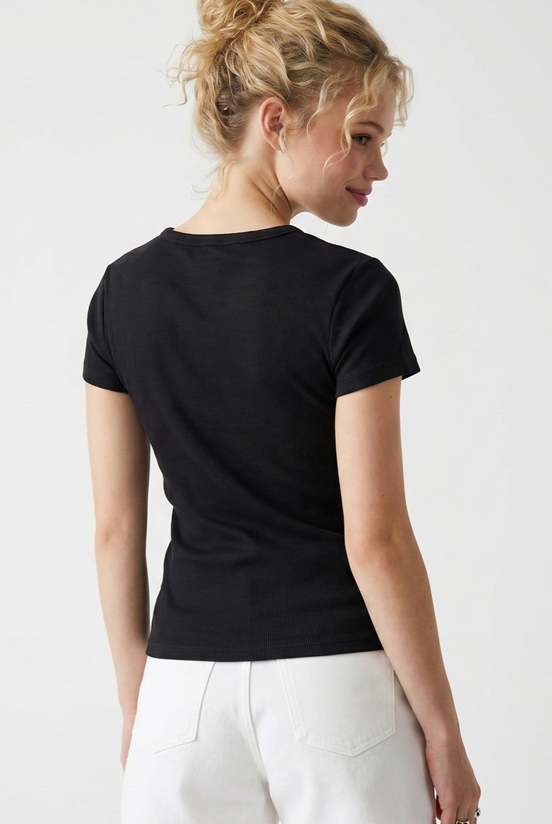 2121 Kadın %100 Pamuk Kaşkorse Düğme Detaylı T-Shirt Siyah