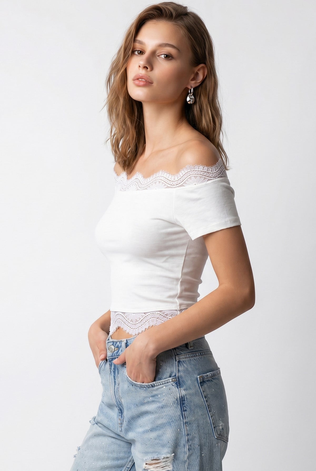 2160 Kadın Madonna Yaka Dantel Detaylı Crop Bluz Beyaz
