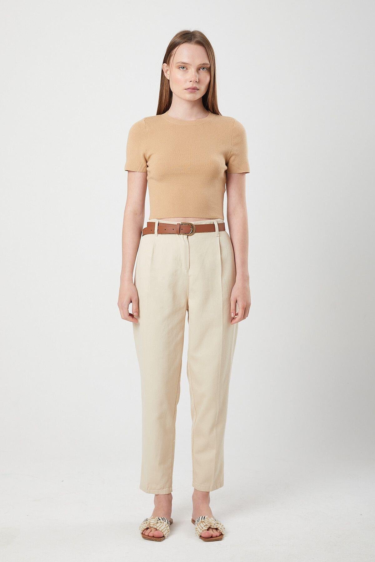 3657-kadin-kemerli-havuc-pantolon-bej--5c26a.jpg
