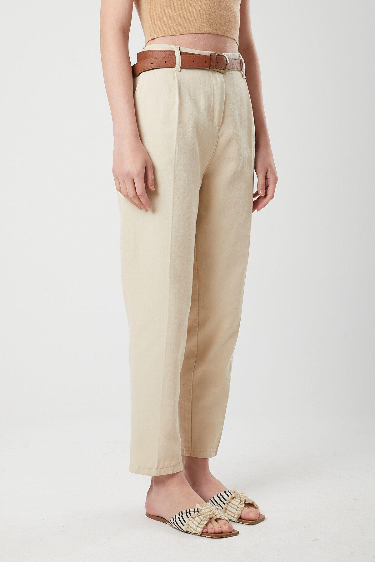 3657-kadin-kemerli-havuc-pantolon-bej--61a0-.jpg