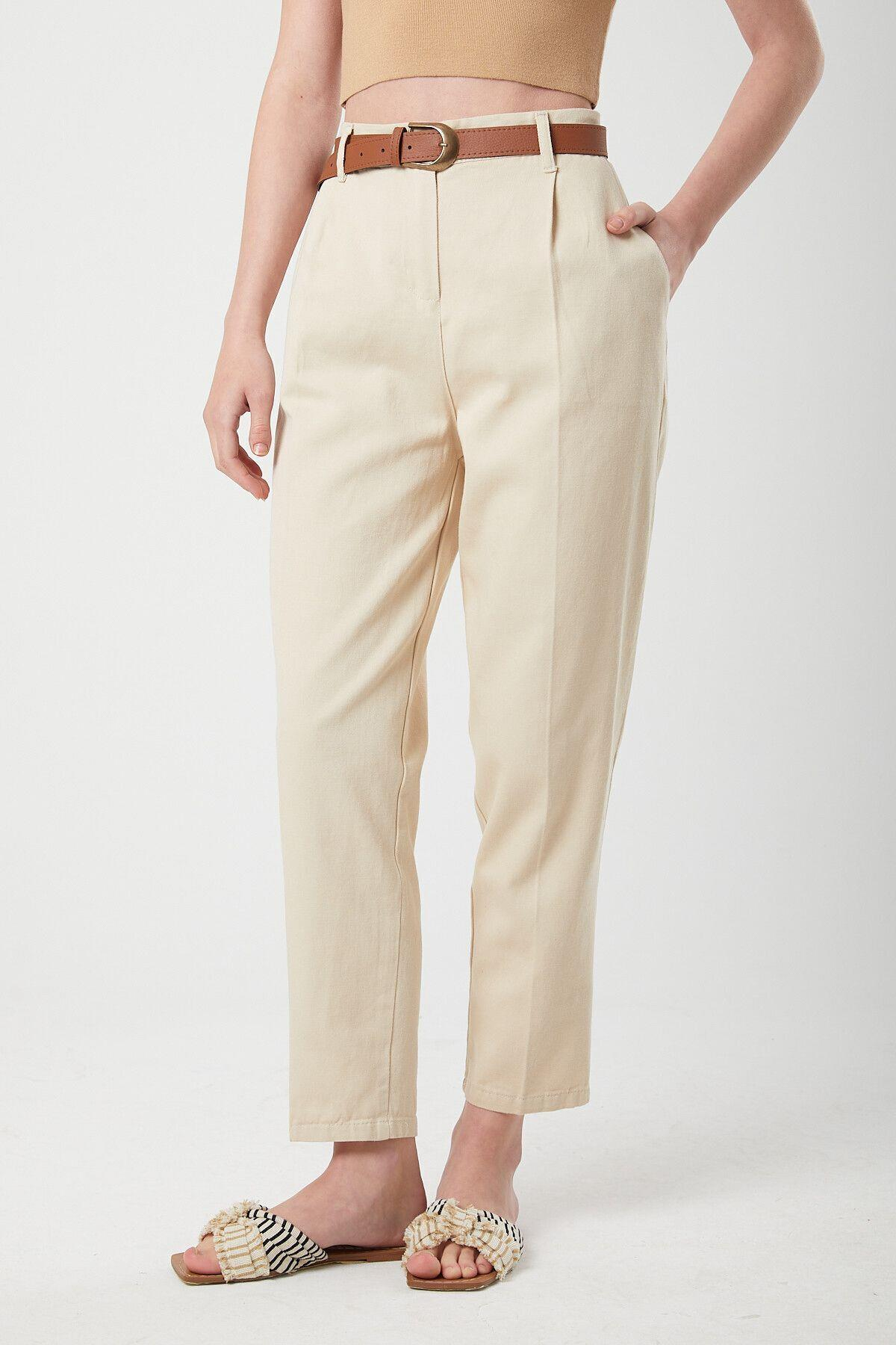 3657-kadin-kemerli-havuc-pantolon-bej-e04442.jpg