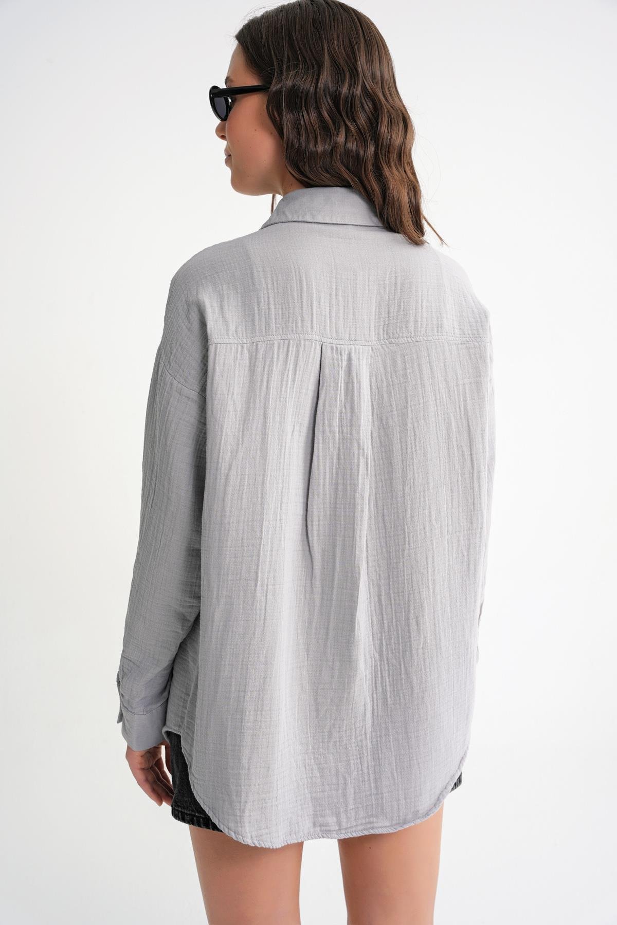 3833 Kadın Oversize Cepli Müslin Gömlek Gri