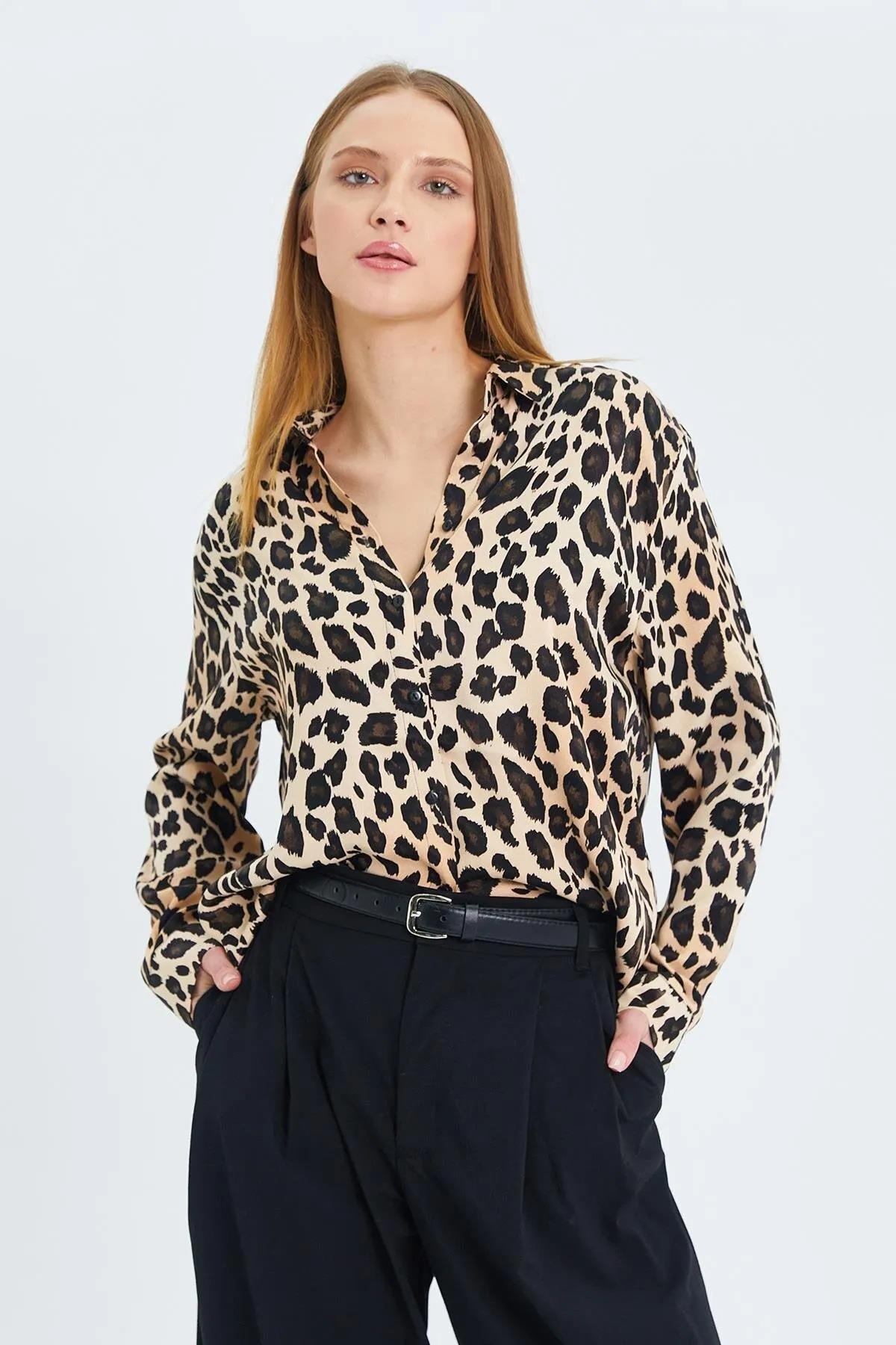 4106 Leopar Desen Saten Gömlek Bej