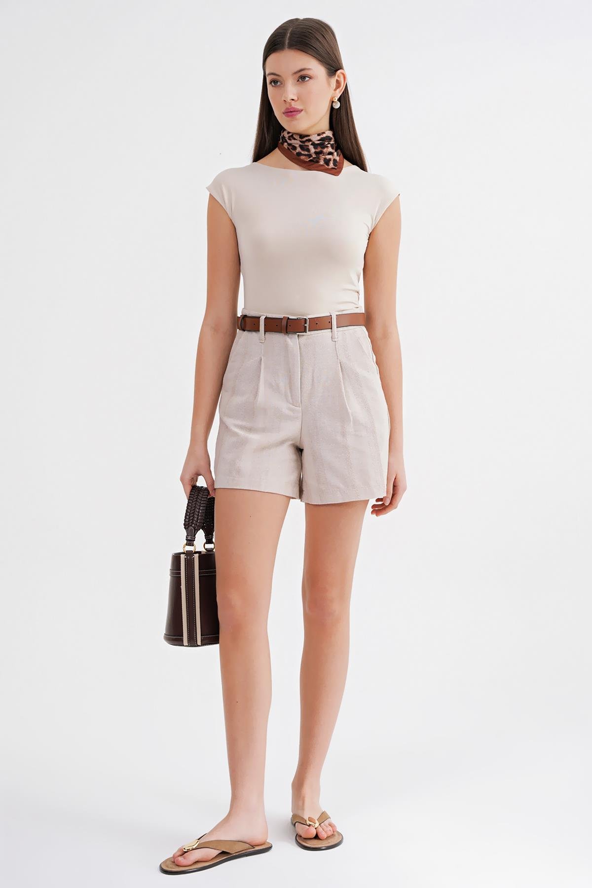 4489 Kadın Deri Kemerli Keten Bermuda Şort Naturel