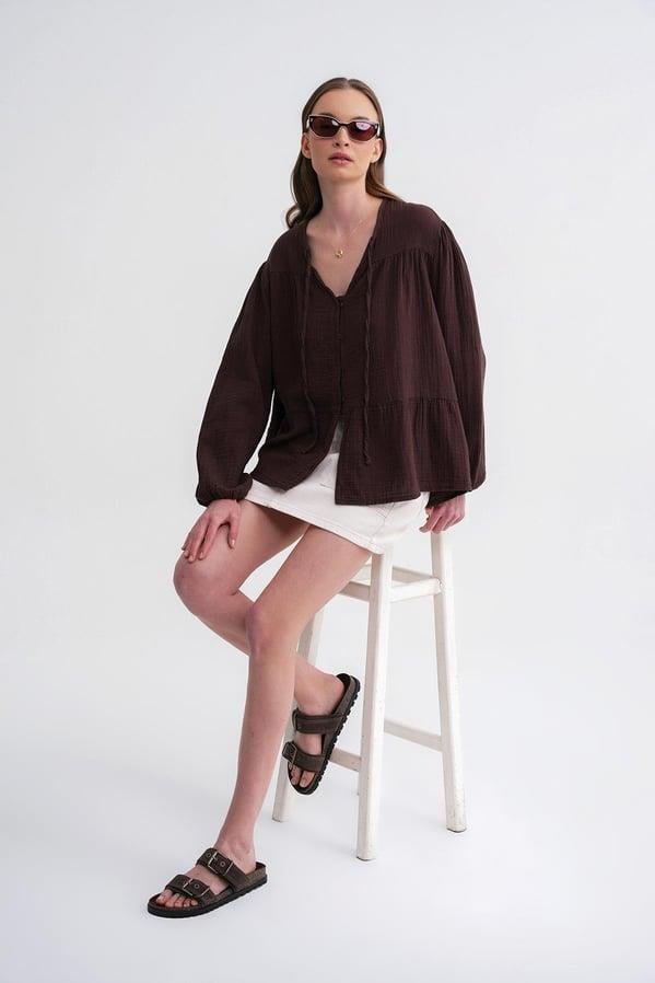 4563 Kadın Yakası Bağlamalı Kolu Lastikli Bol Müslin Gömlek Kahve