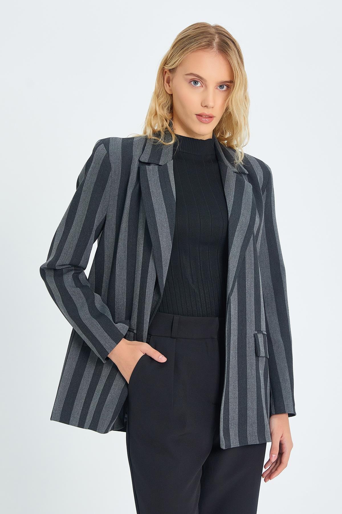 4577-kadin-kalin-cizgili-blazer-ceket---94b2-.jpg