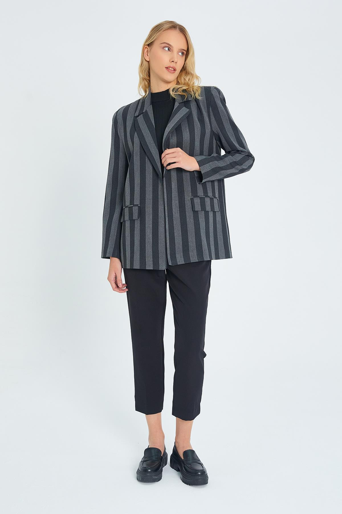 4577-kadin-kalin-cizgili-blazer-ceket--7dbef1.jpg