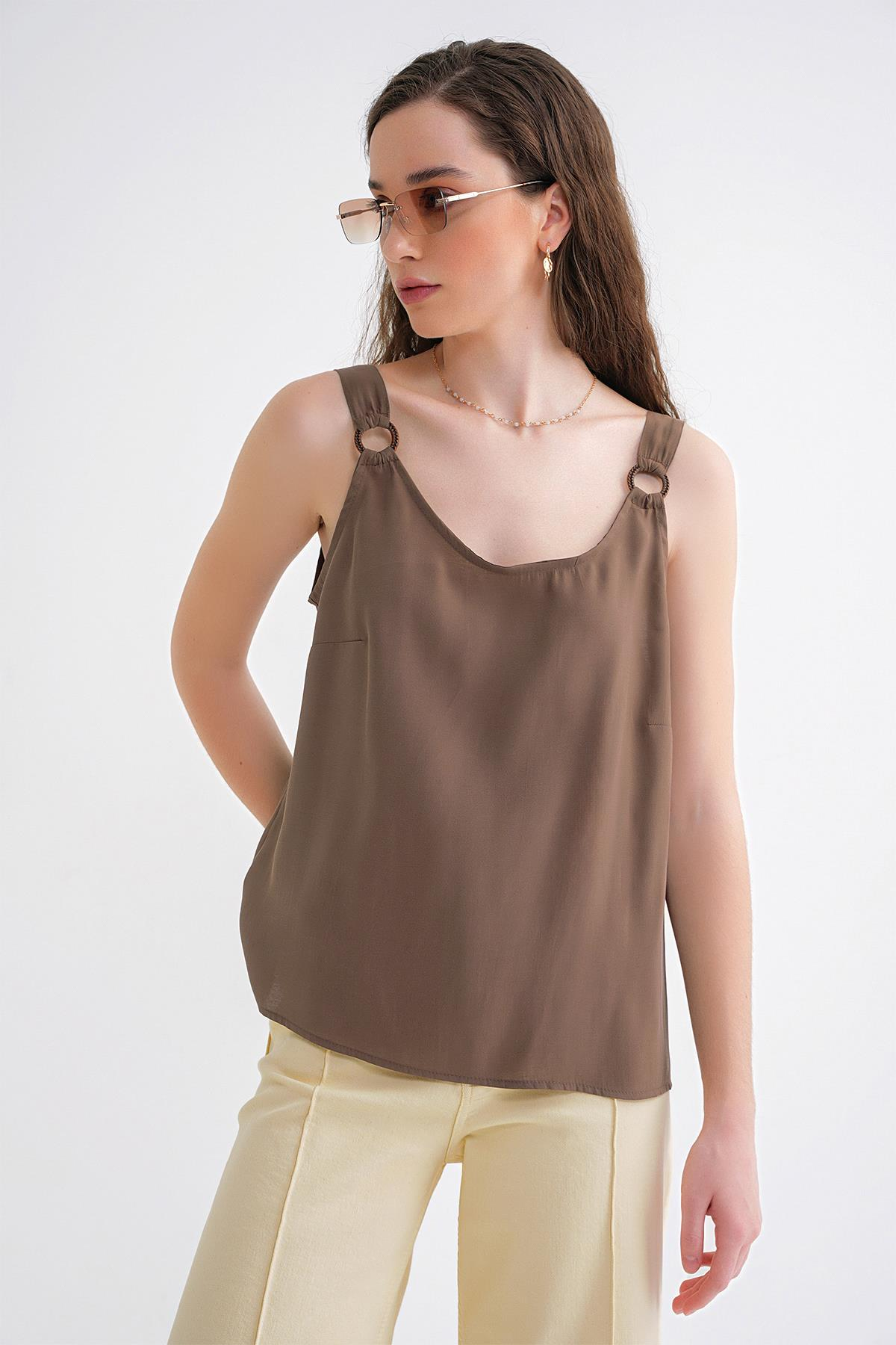 4666 Kadın Toka Detaylı Modal Bluz Moka