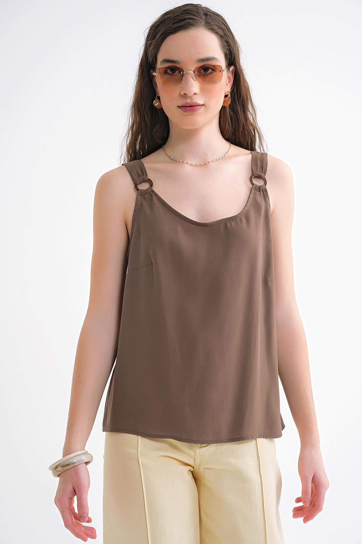 4666 Kadın Toka Detaylı Modal Bluz Moka