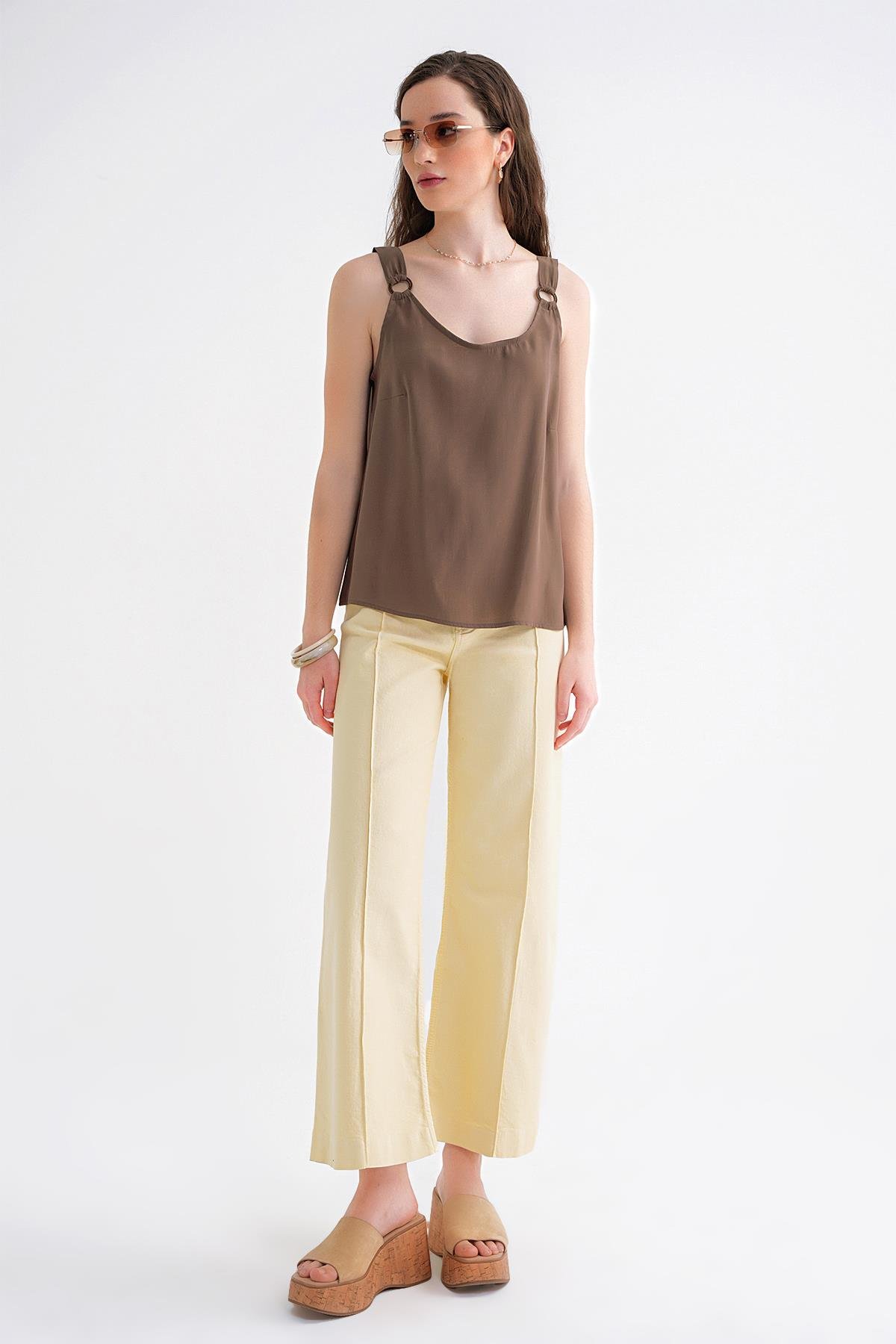 4666 Kadın Toka Detaylı Modal Bluz Moka