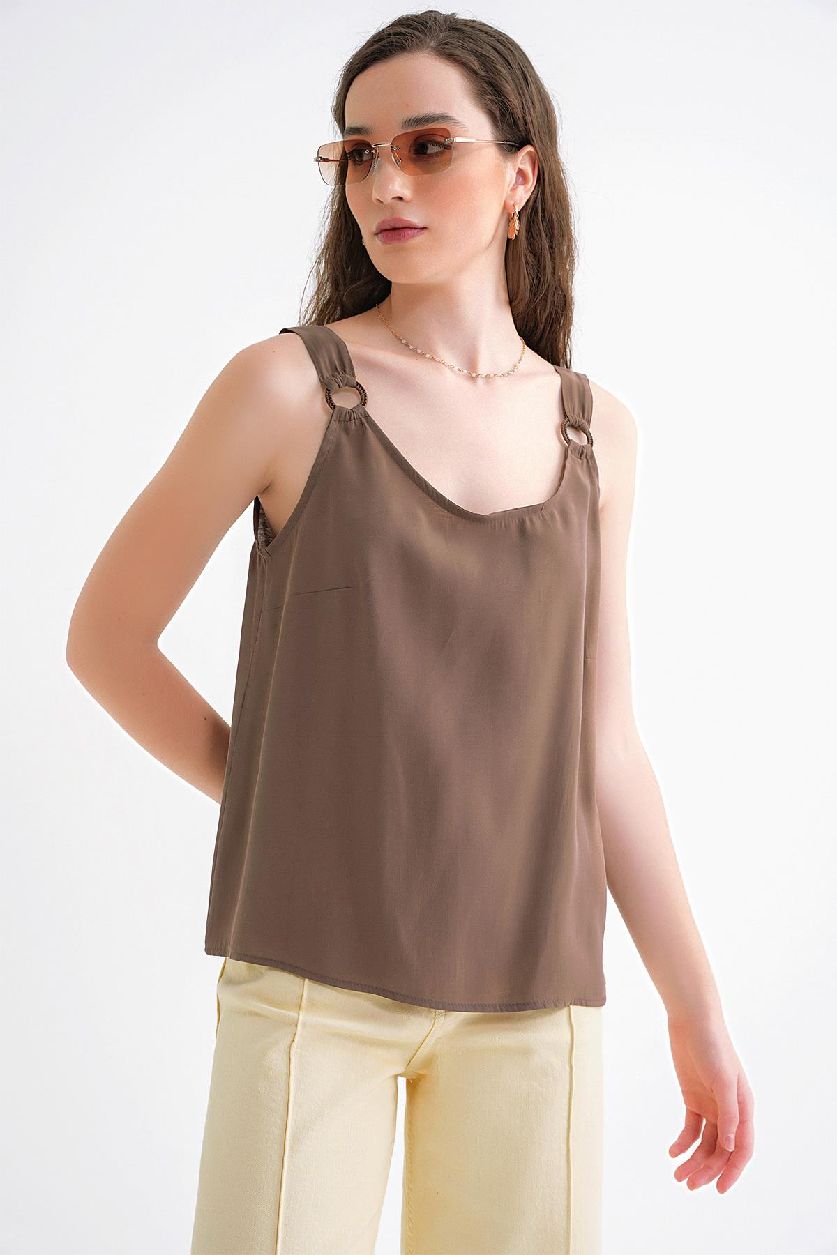 4666 Kadın Toka Detaylı Modal Bluz Moka