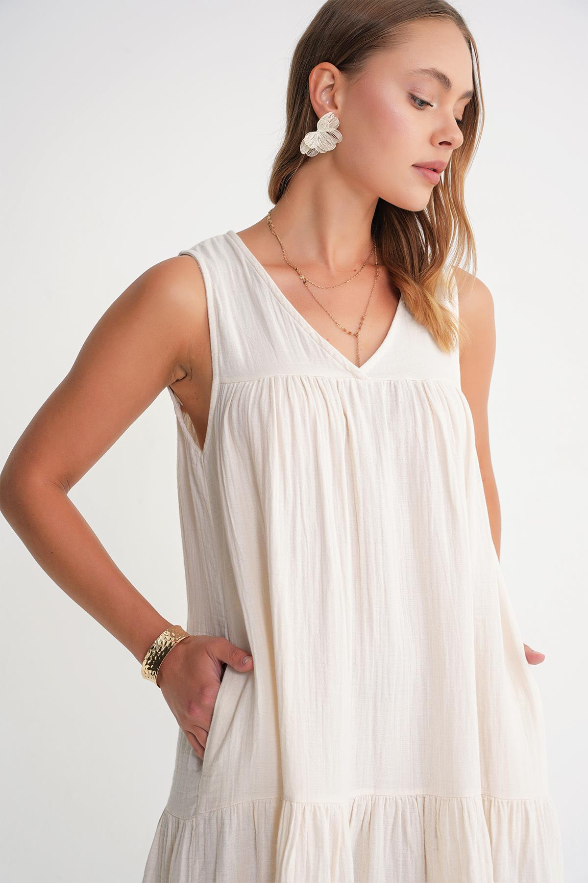 4673 Kadın Büzgü Detaylı Müslin Elbise Naturel