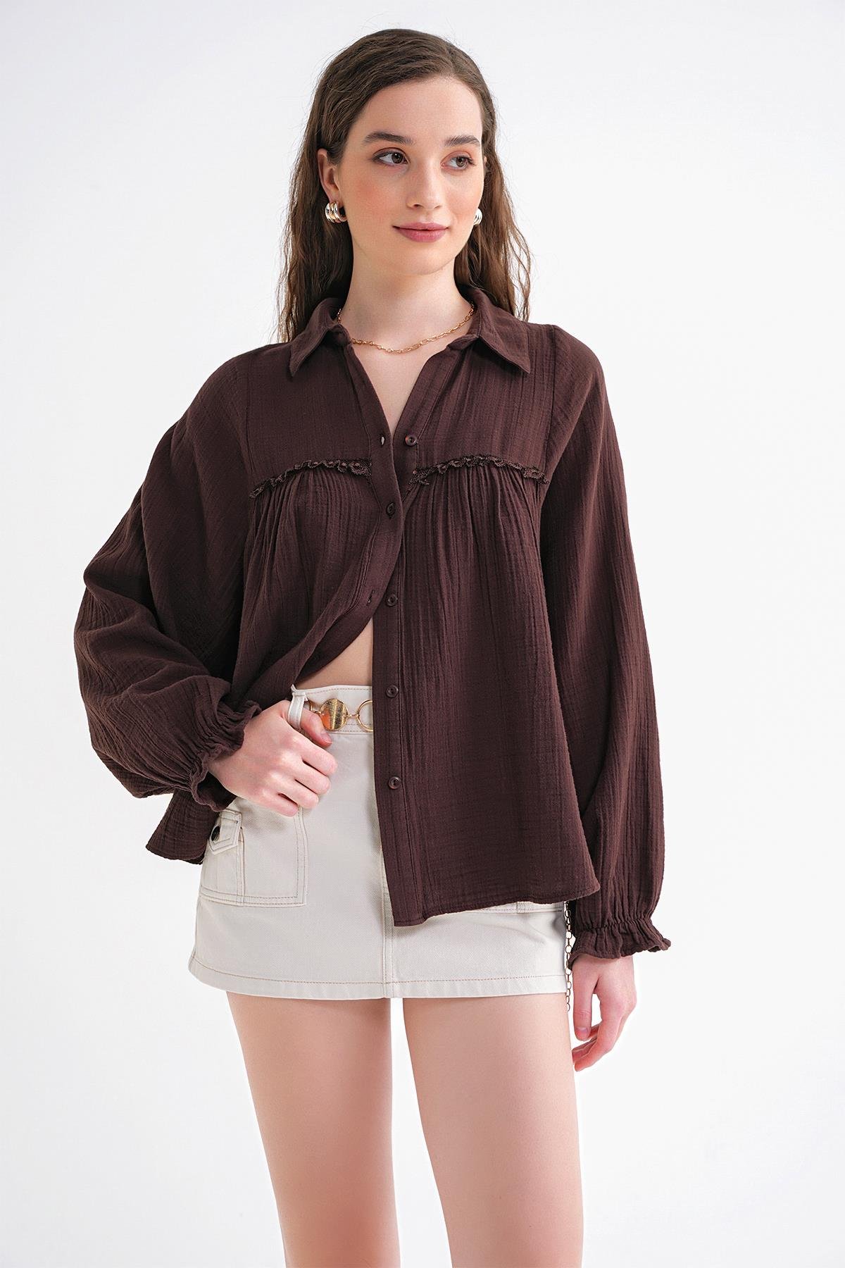 4677 Kadın Dantel Detaylı Müslin Gömlek Kahve