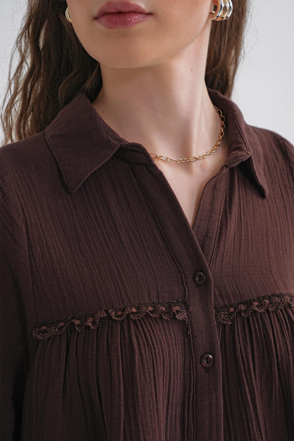 4677 Kadın Dantel Detaylı Müslin Gömlek Kahve