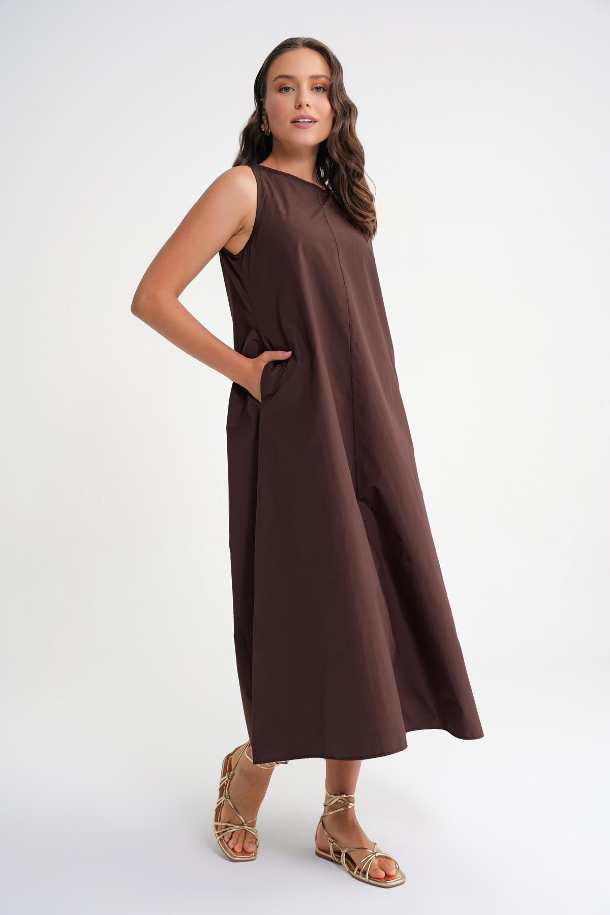 4690 Kadın Bisiklet Yaka Sıfır Kol Midi Paraşüt Elbise Kahve