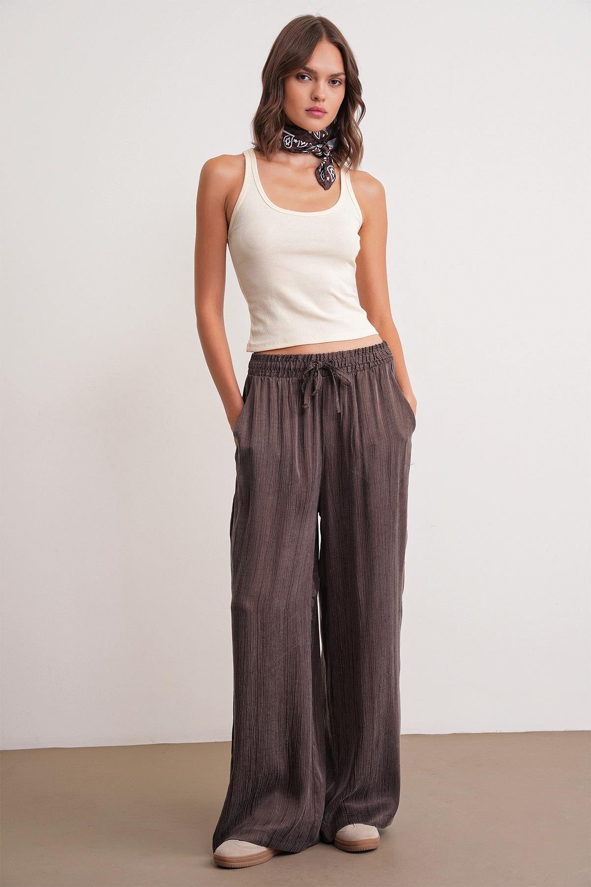 4697 Kadın Eskitme Bağcıklı Saten Palazzo Pantolon Kahve
