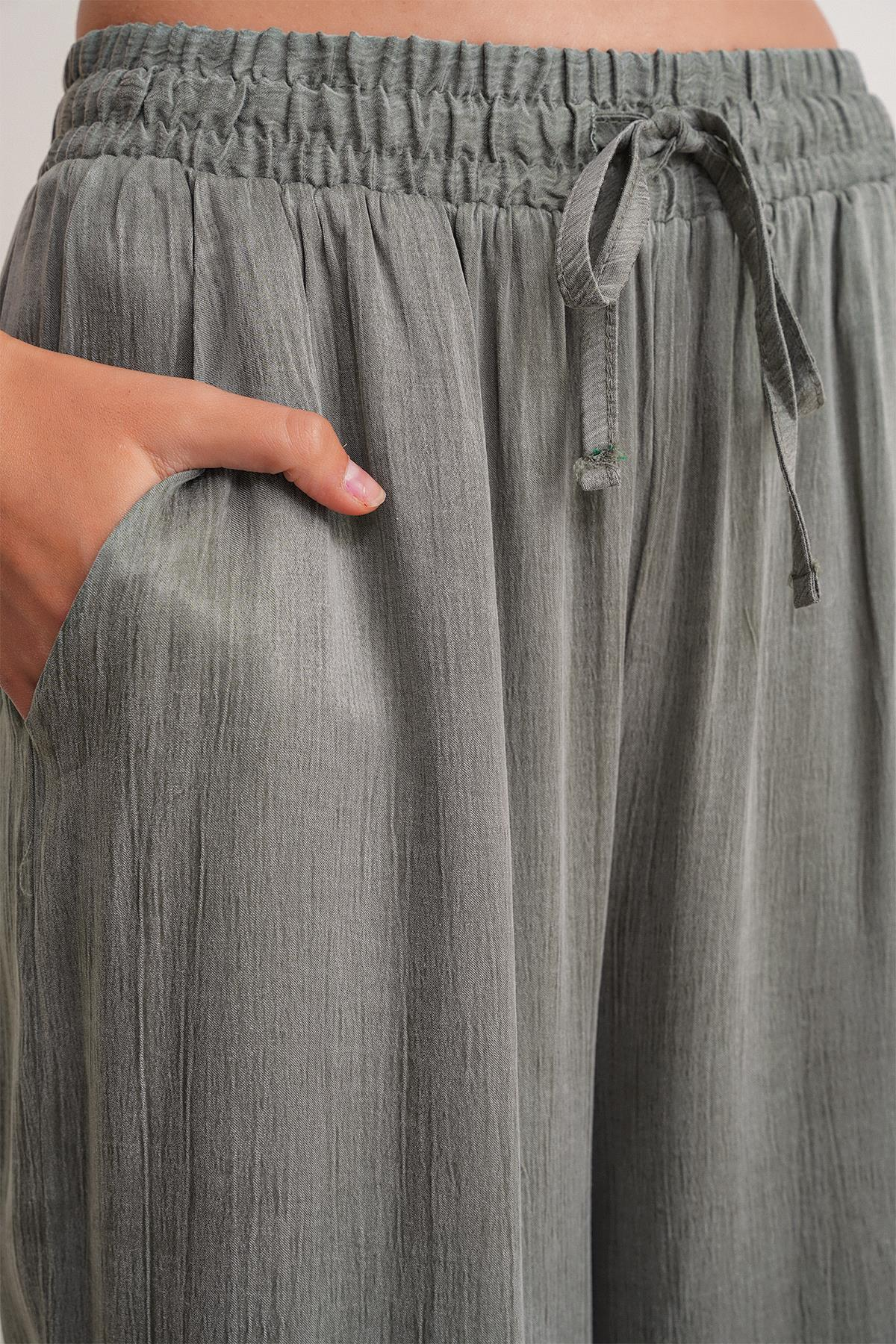 4697 Kadın Eskitme Bağcıklı Saten Palazzo Pantolon Haki