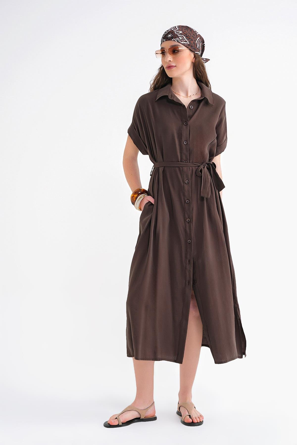 4699 Kadın Düşük Kol Düğmeli Kuşaklı Elbise Kahve