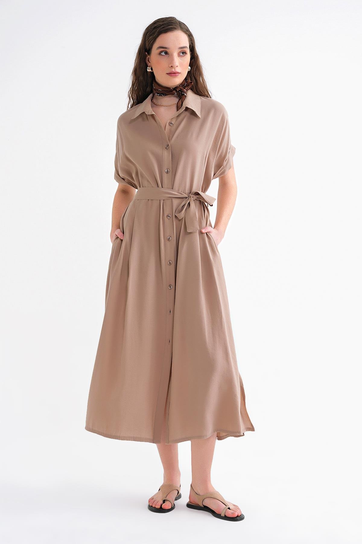 4699 Kadın Düşük Kol Düğmeli Kuşaklı Elbise Toprak