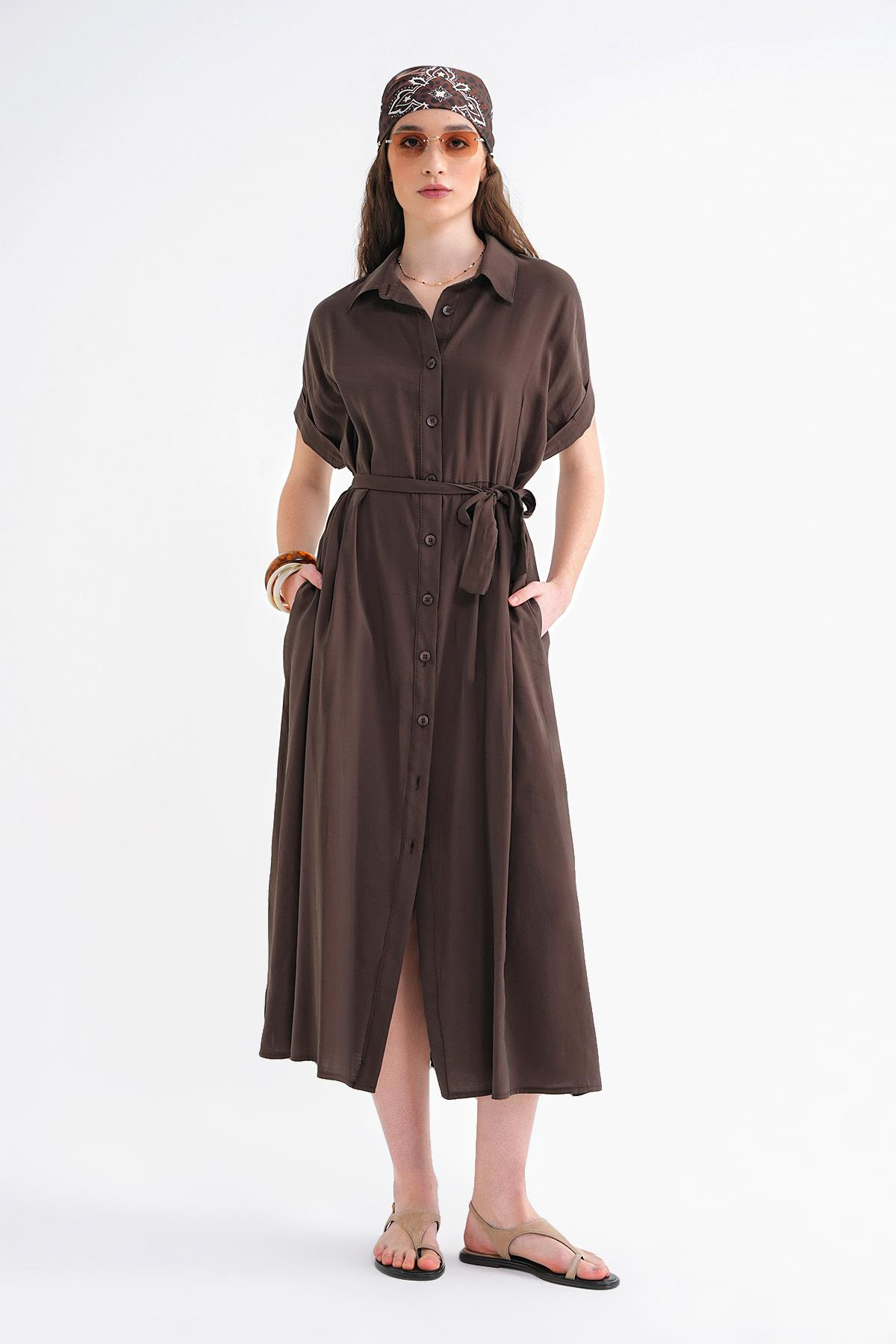 4699 Kadın Düşük Kol Düğmeli Kuşaklı Elbise Kahve