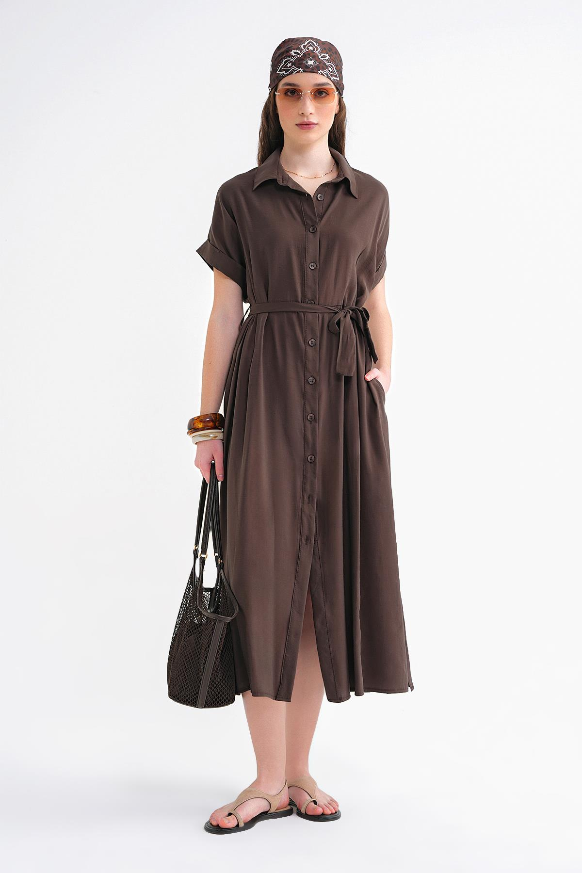 4699 Kadın Düşük Kol Düğmeli Kuşaklı Elbise Kahve