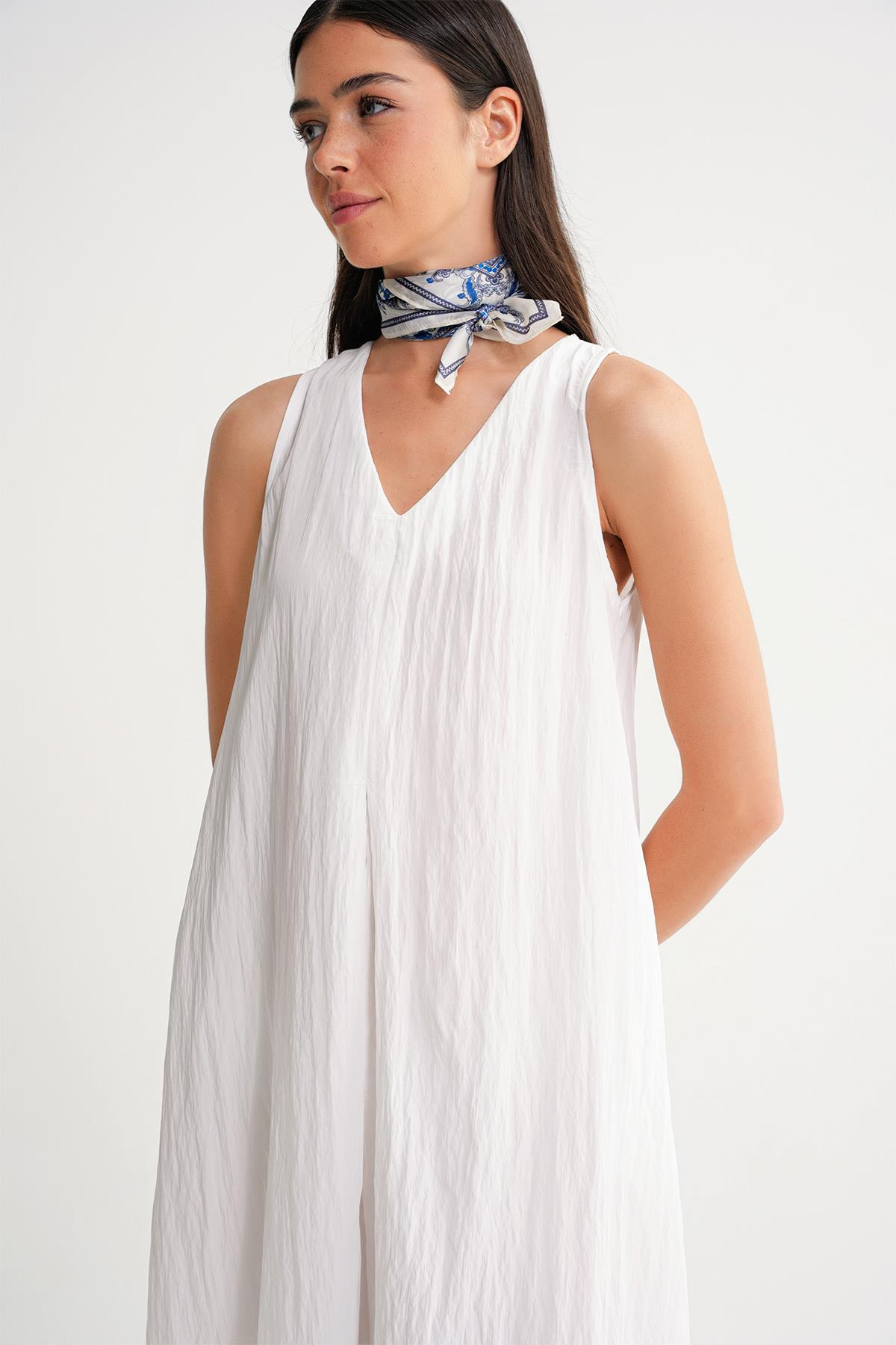 4700 Kadın V Yaka Önü Pileli Elbise Beyaz