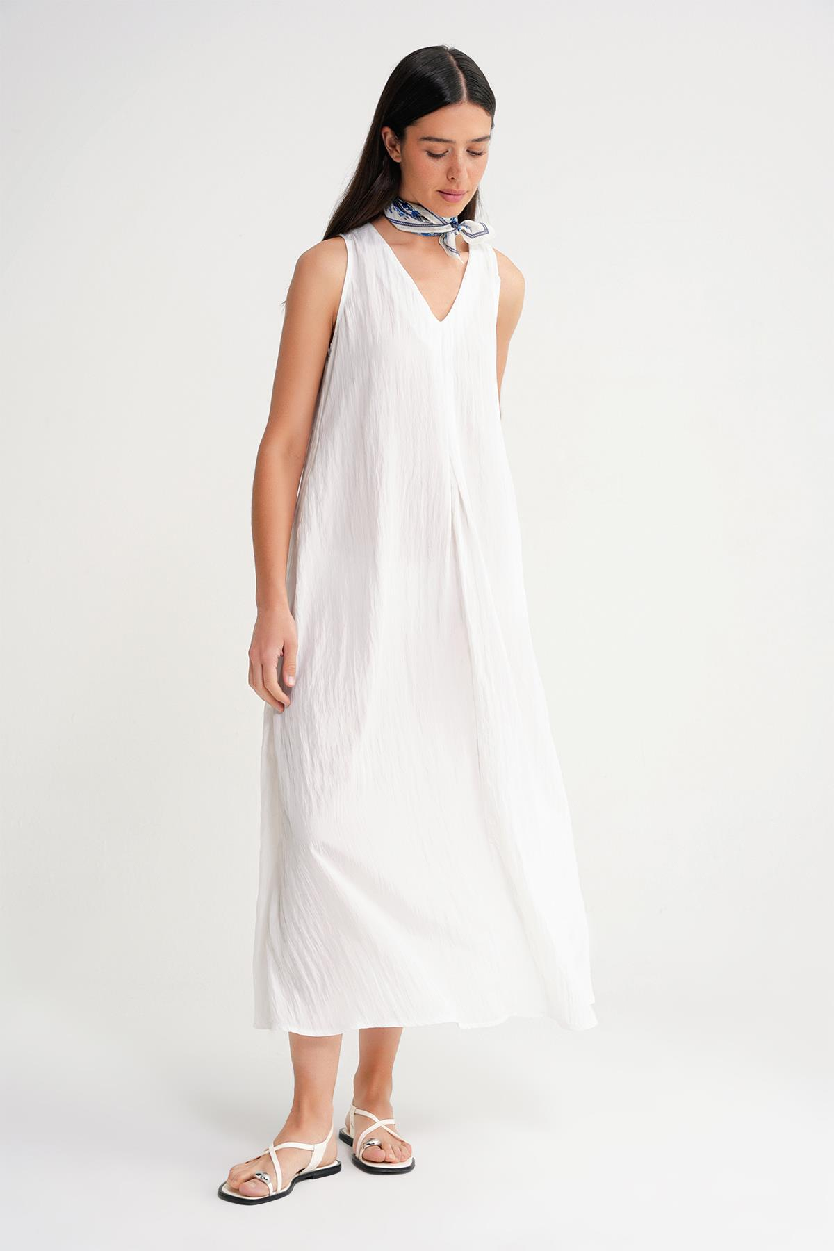 4700 Kadın V Yaka Önü Pileli Elbise Beyaz