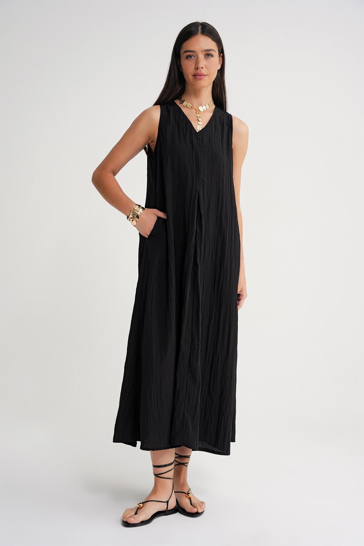 4700 Kadın V Yaka Önü Pileli Elbise Siyah