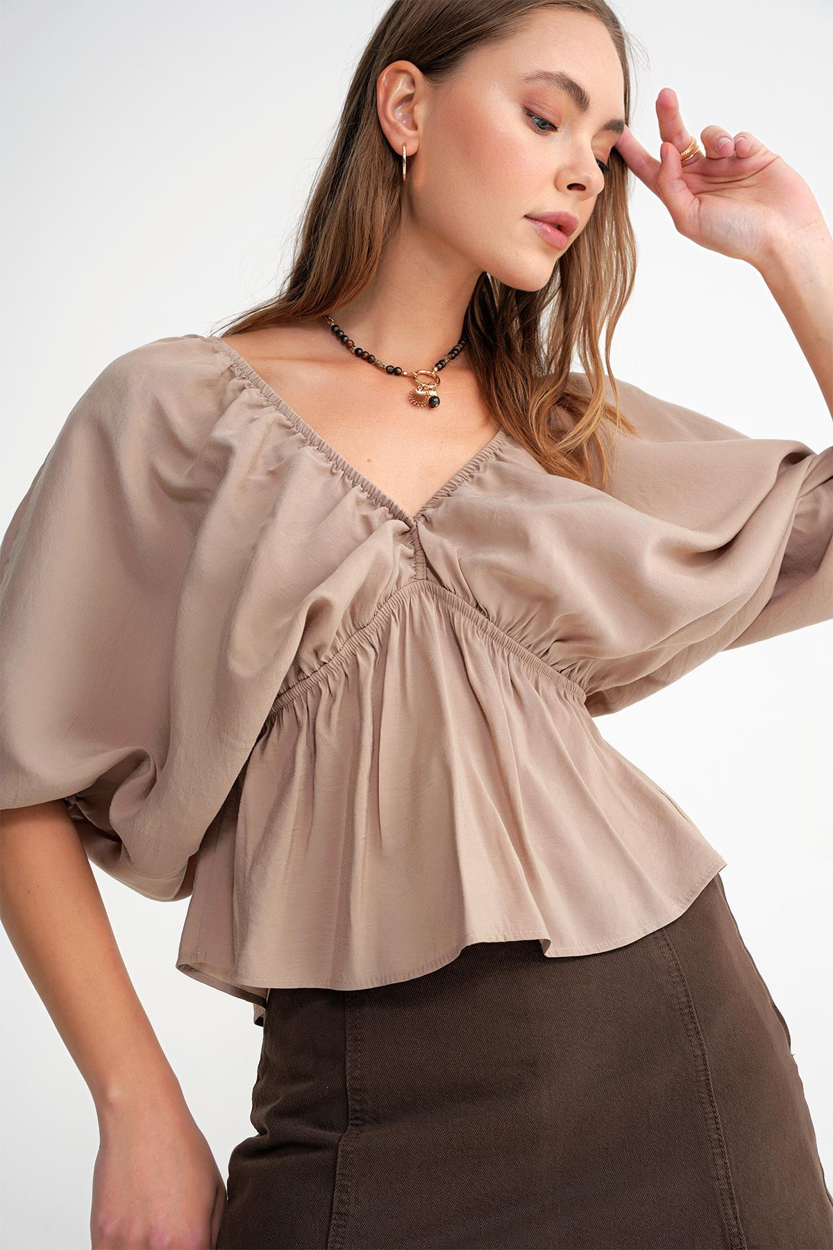 4703 Kadın V Yaka Lastikli Modal Bluz Toprak