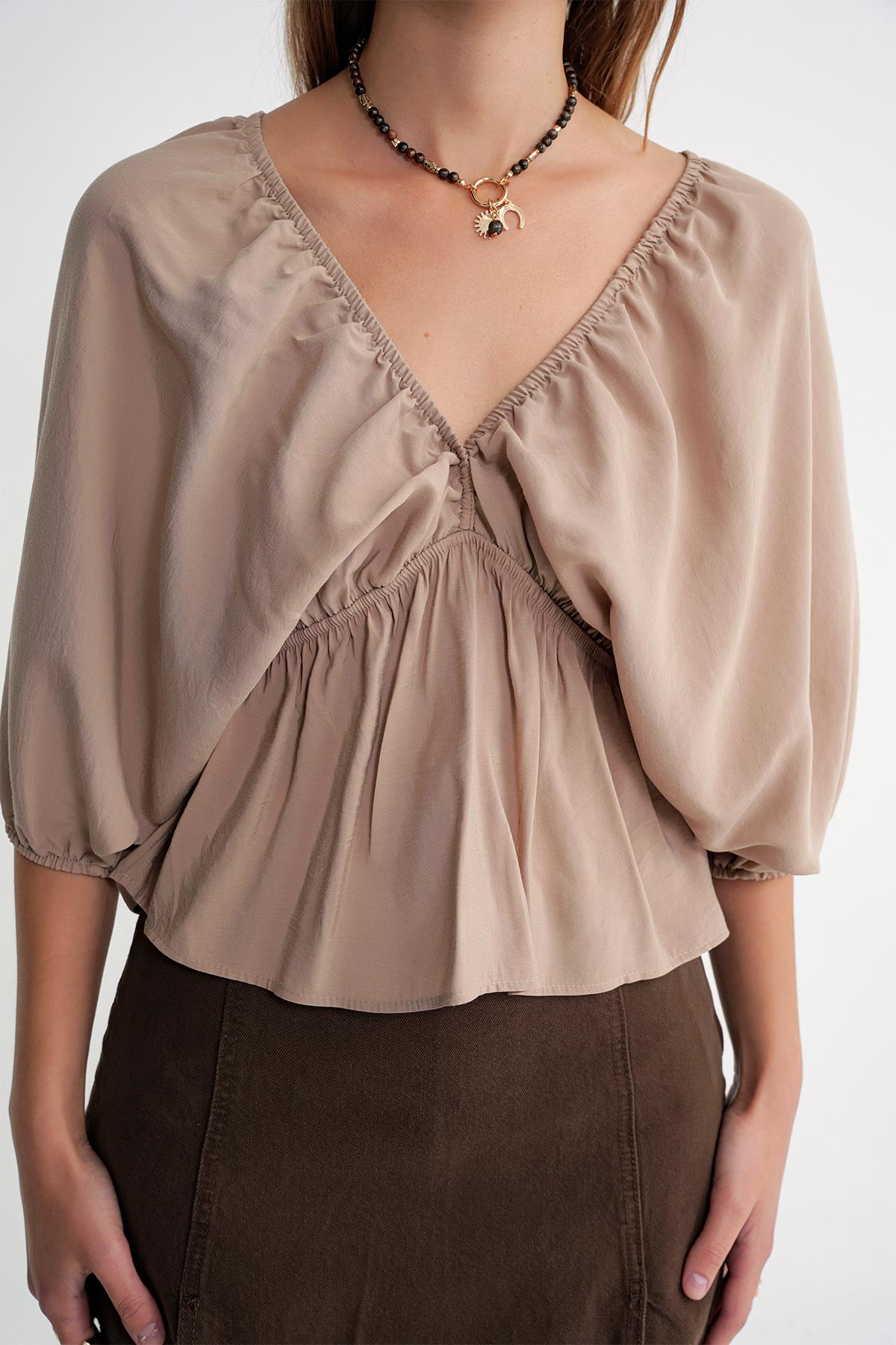 4703 Kadın V Yaka Lastikli Modal Bluz Toprak