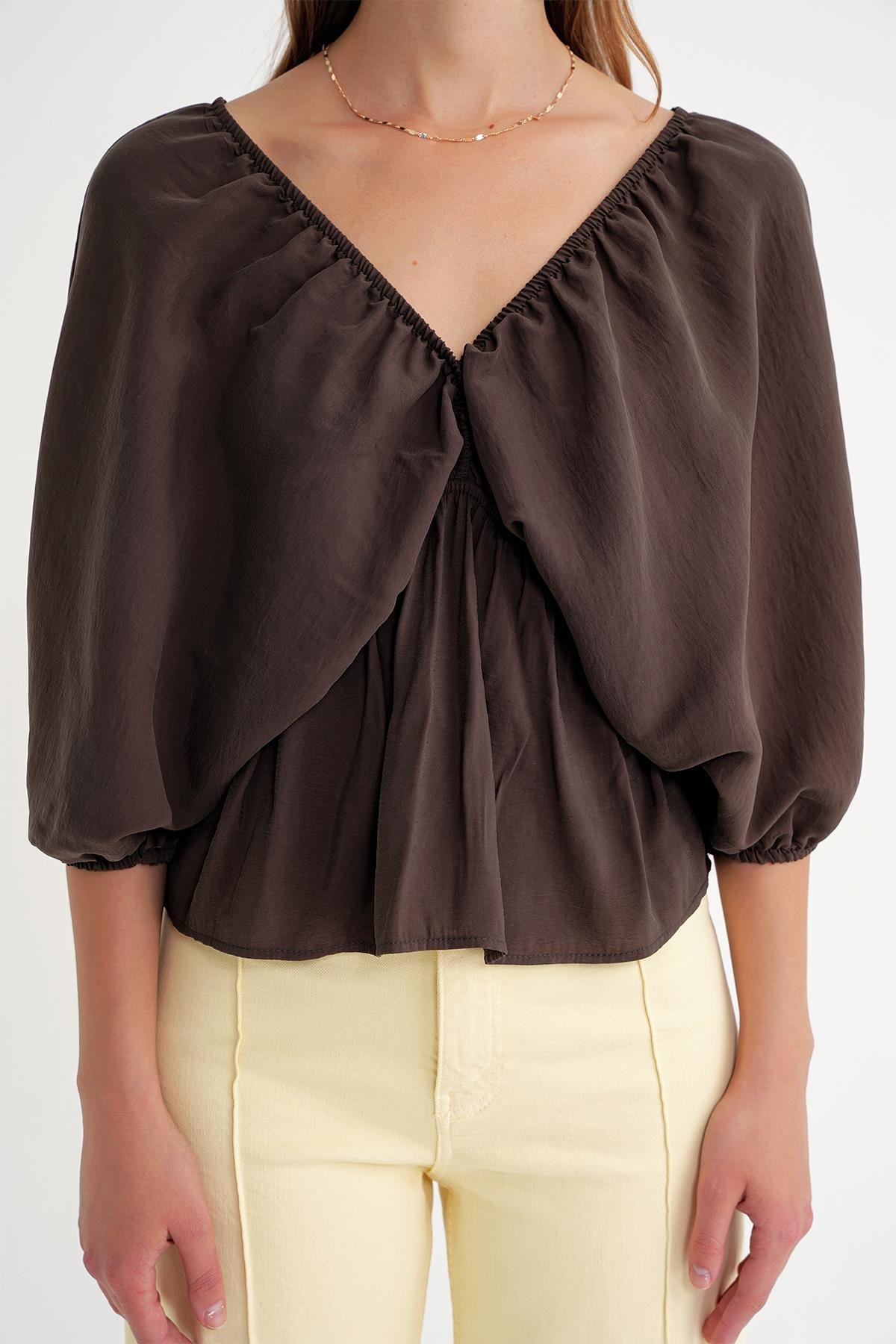 4703 Kadın V Yaka Lastikli Modal Bluz Kahve