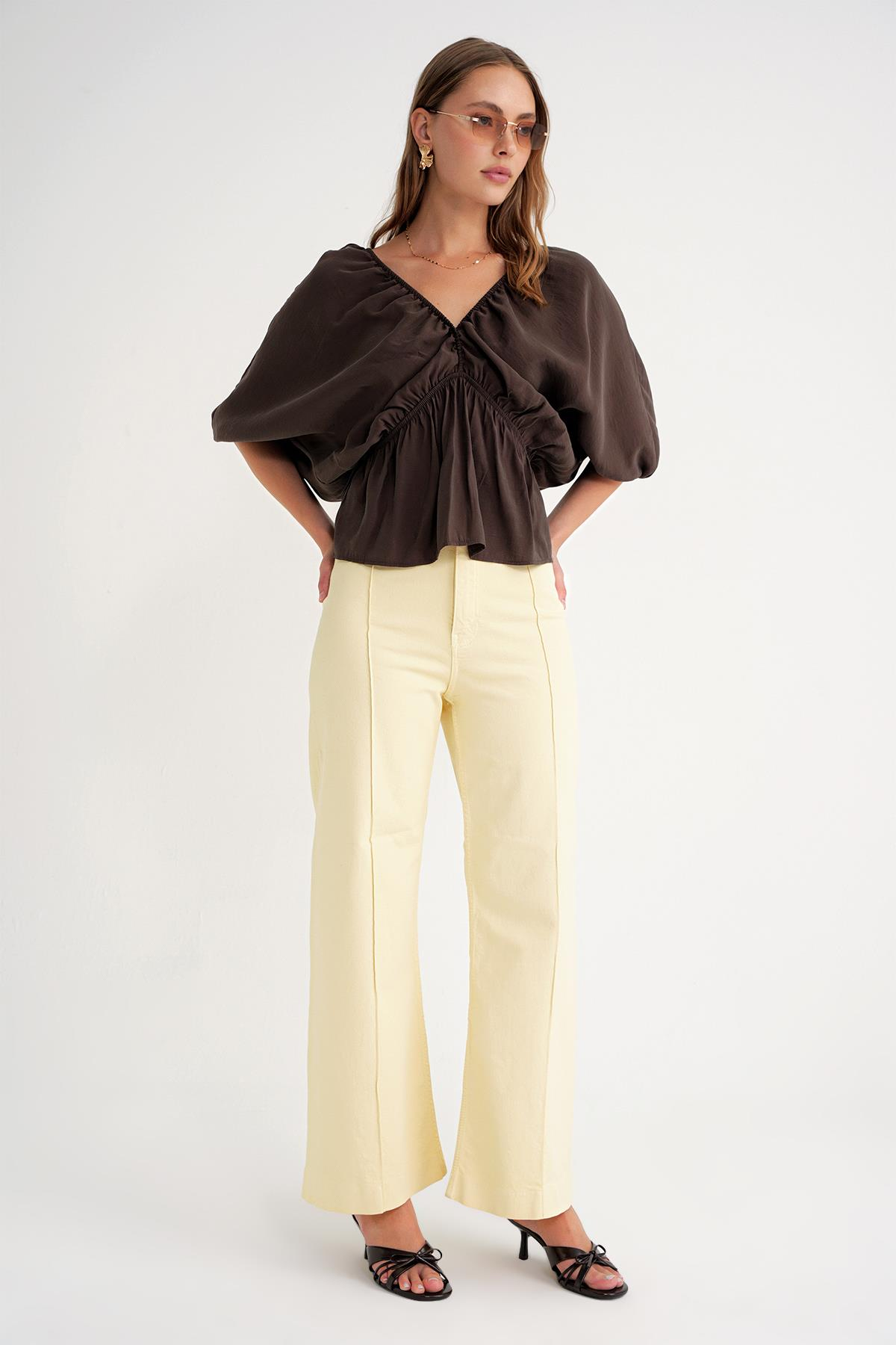 4703 Kadın V Yaka Lastikli Modal Bluz Kahve