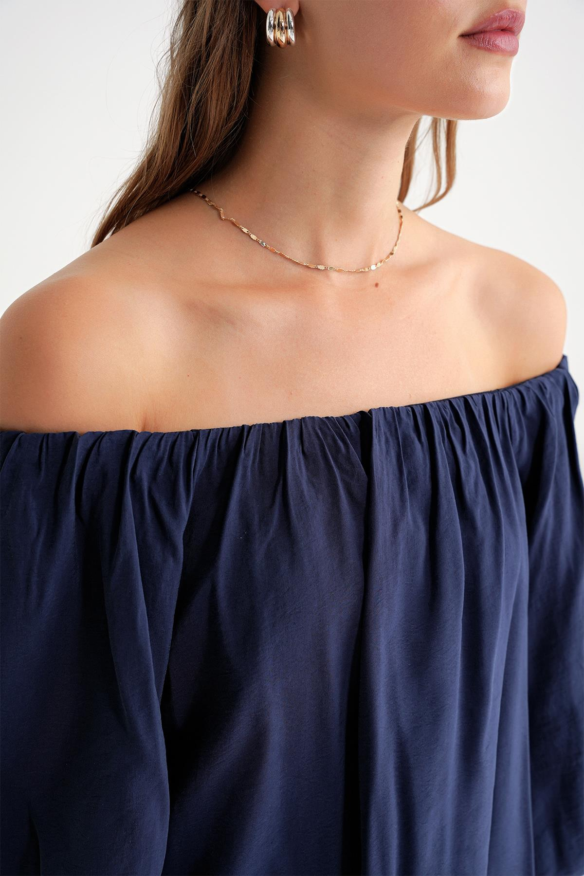 4706 Kadın Sırtı Açık Balon Kol Straplez Bluz Lacivert