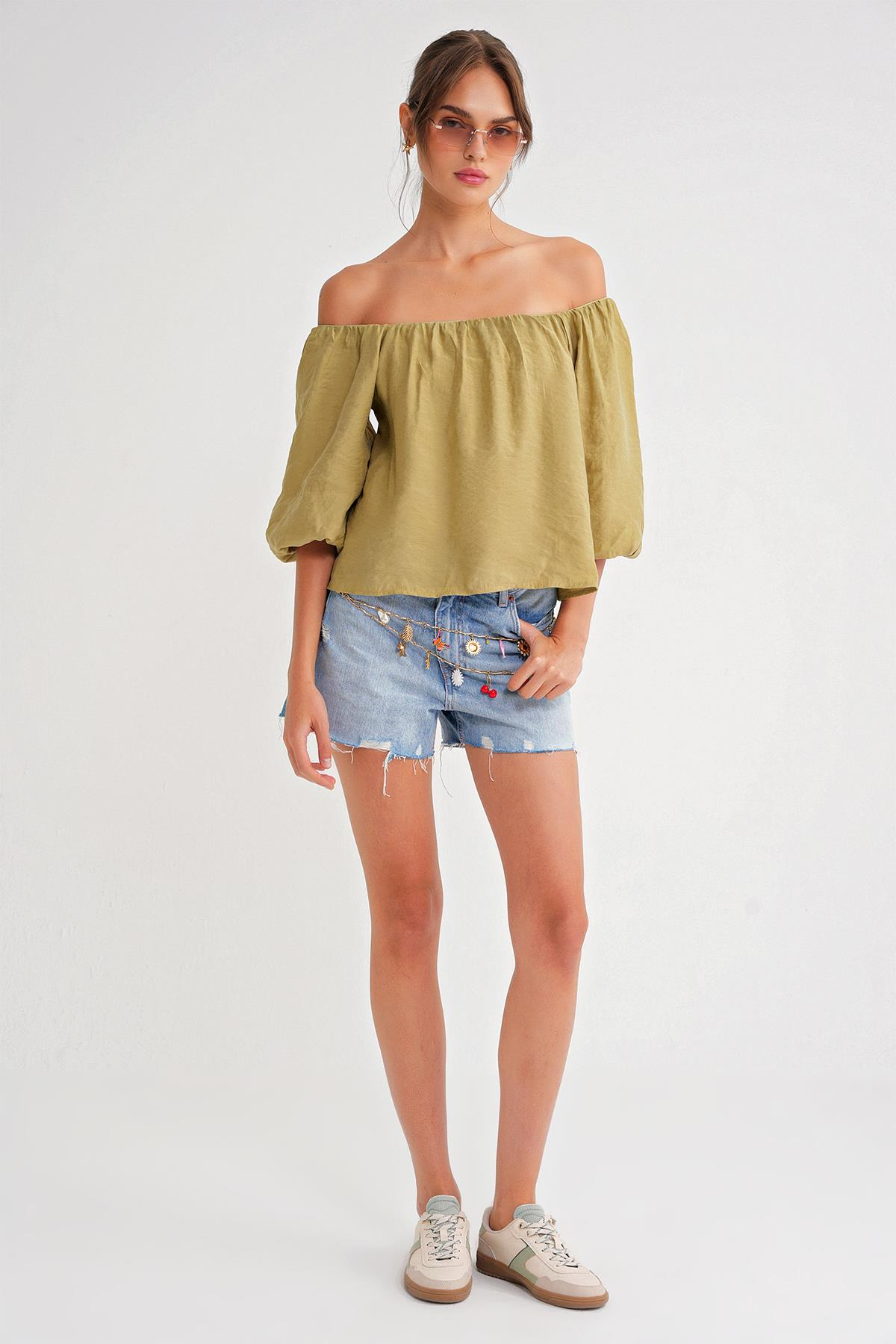 4706 Kadın Sırtı Açık Balon Kol Straplez Bluz Yağ Yeşili