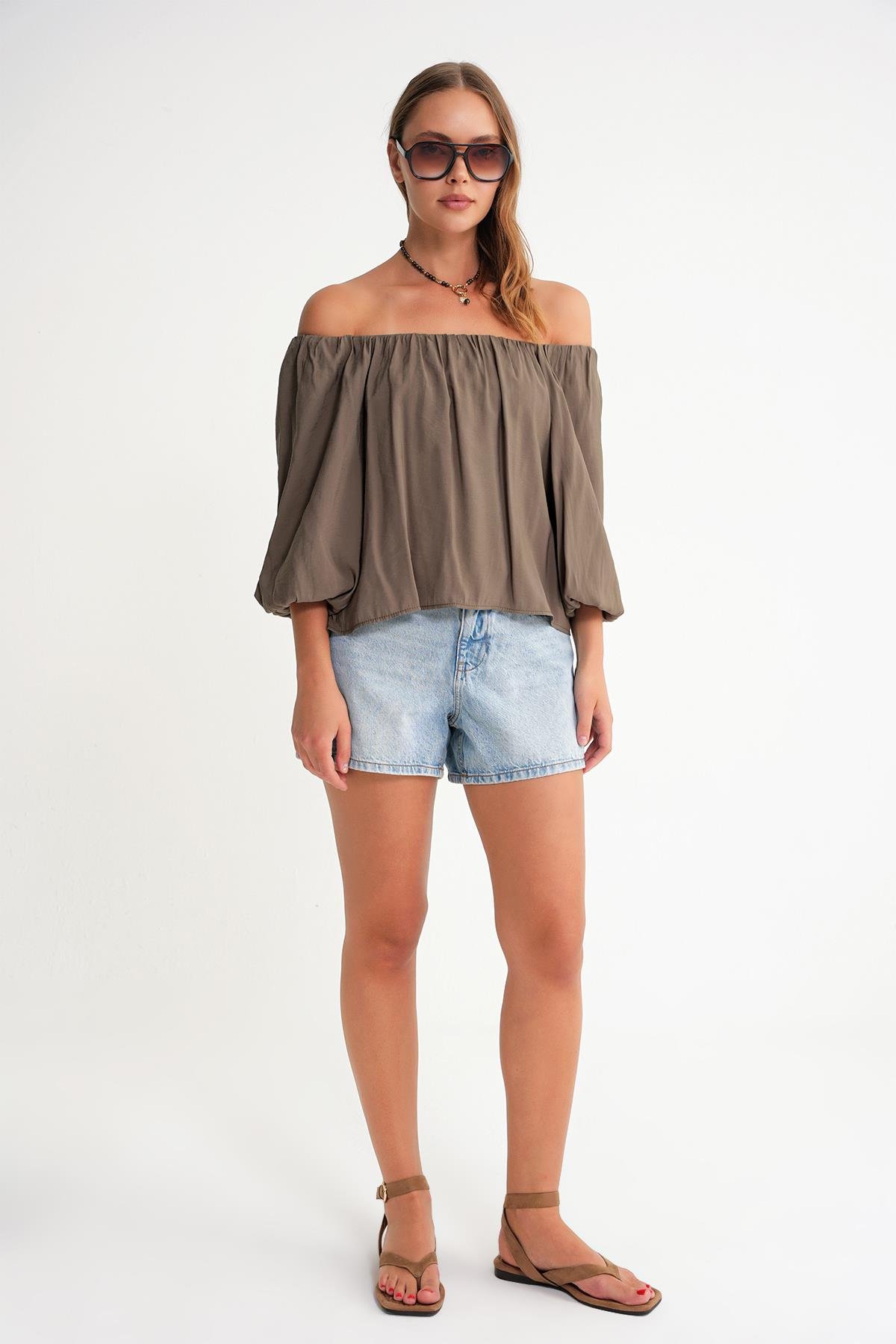 4706 Kadın Sırtı Açık Balon Kol Straplez Bluz Haki