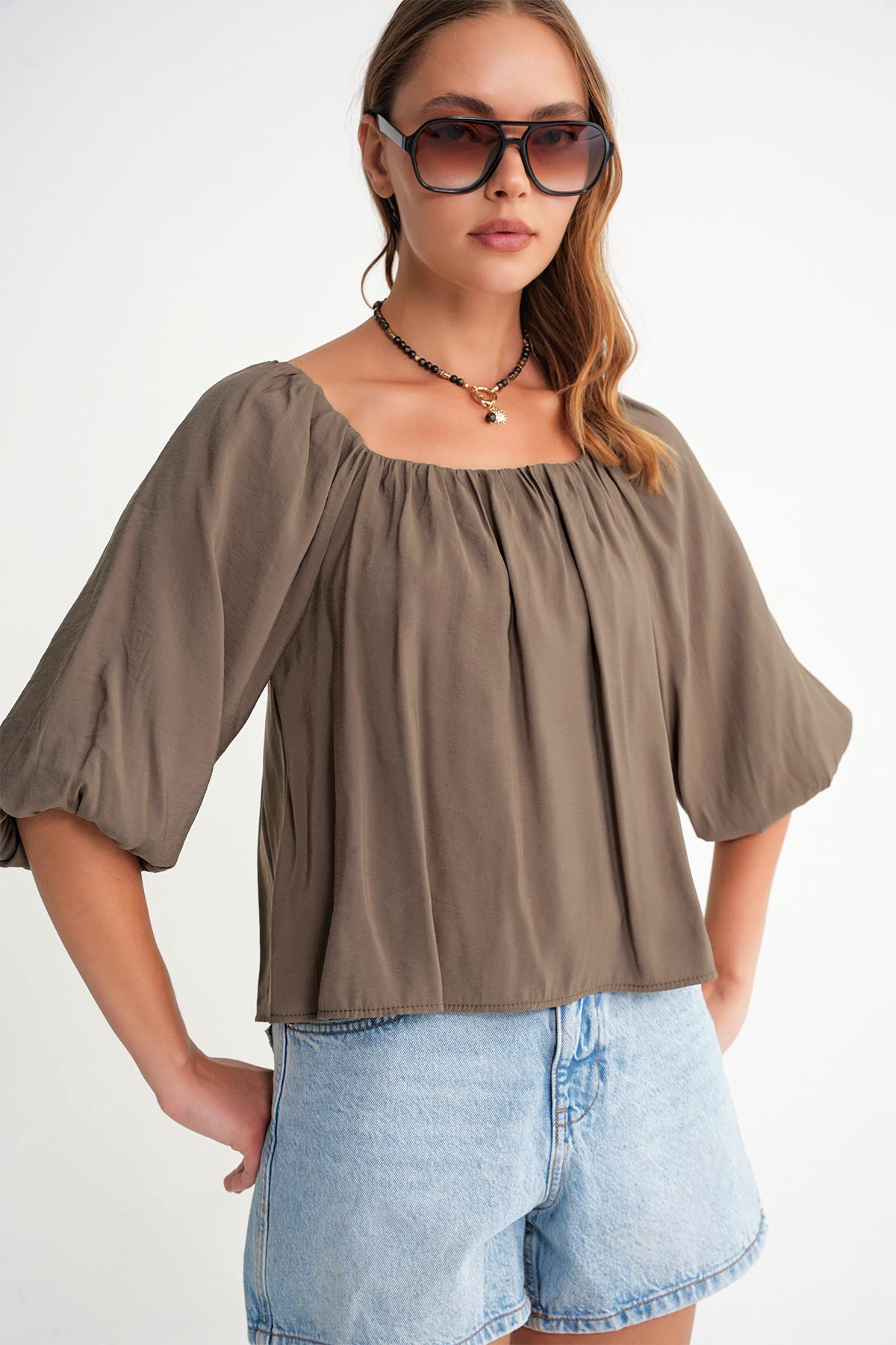 4706 Kadın Sırtı Açık Balon Kol Straplez Bluz Haki