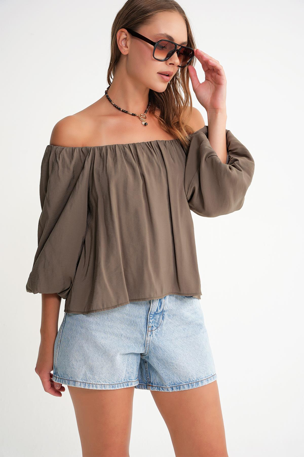 4706 Kadın Sırtı Açık Balon Kol Straplez Bluz Haki