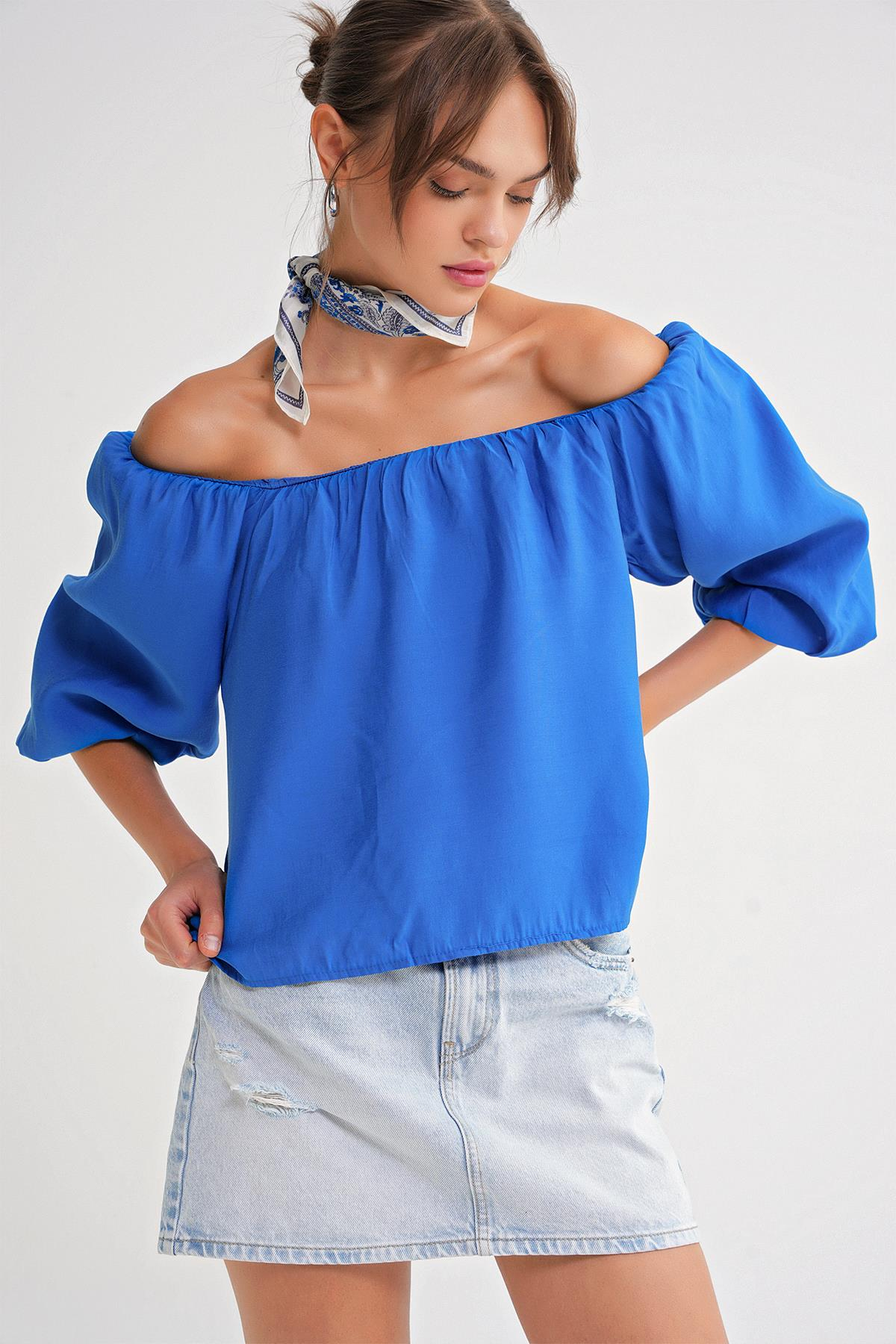 4706 Kadın Sırtı Açık Balon Kol Straplez Bluz Saks Mavi