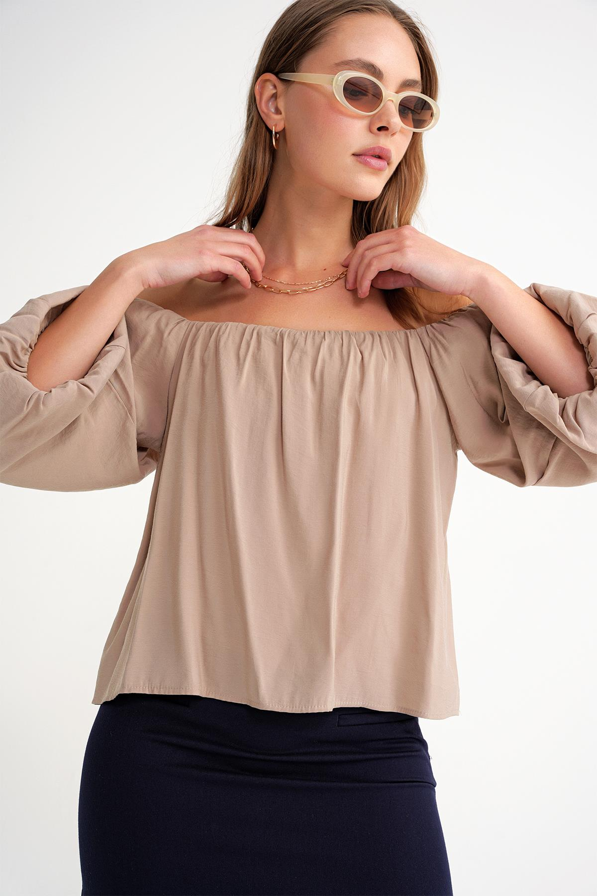 4706 Kadın Sırtı Açık Balon Kol Straplez Bluz Toprak
