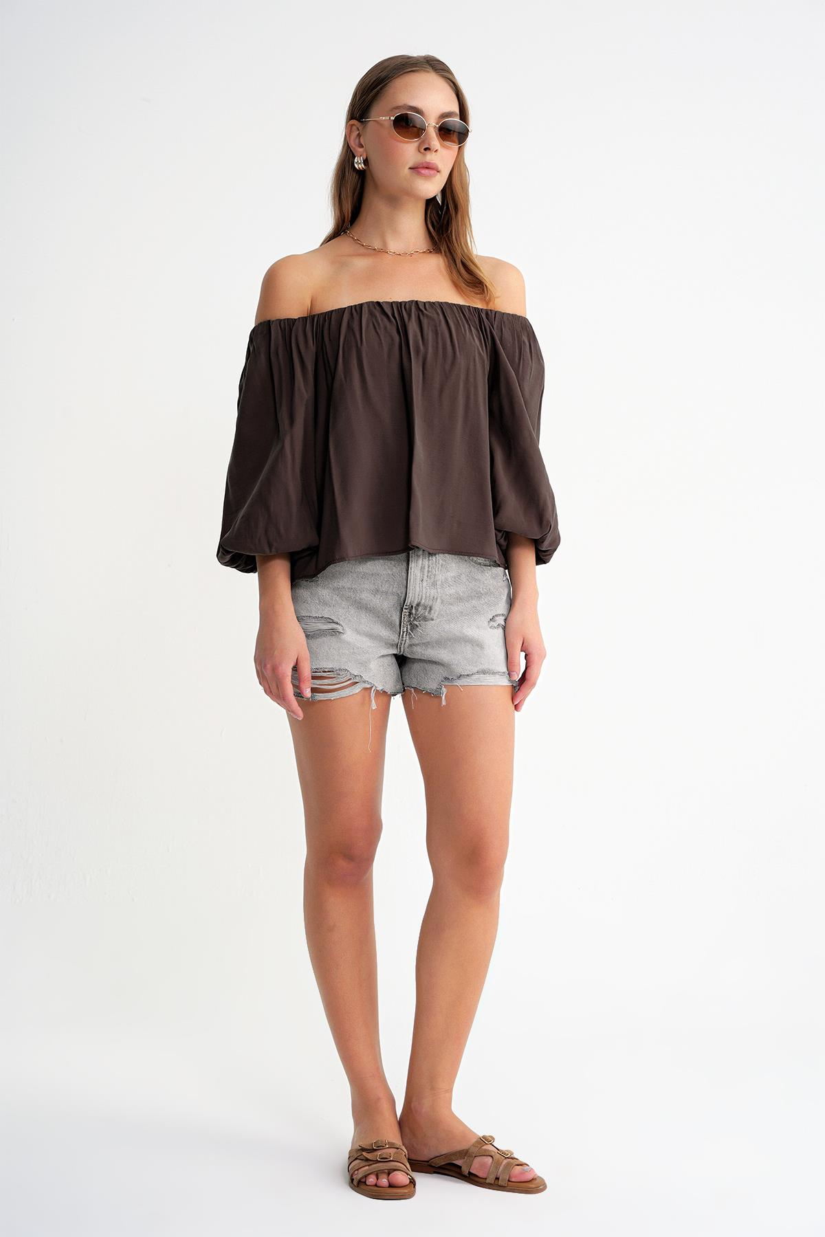 4706 Kadın Sırtı Açık Balon Kol Straplez Bluz Kahve