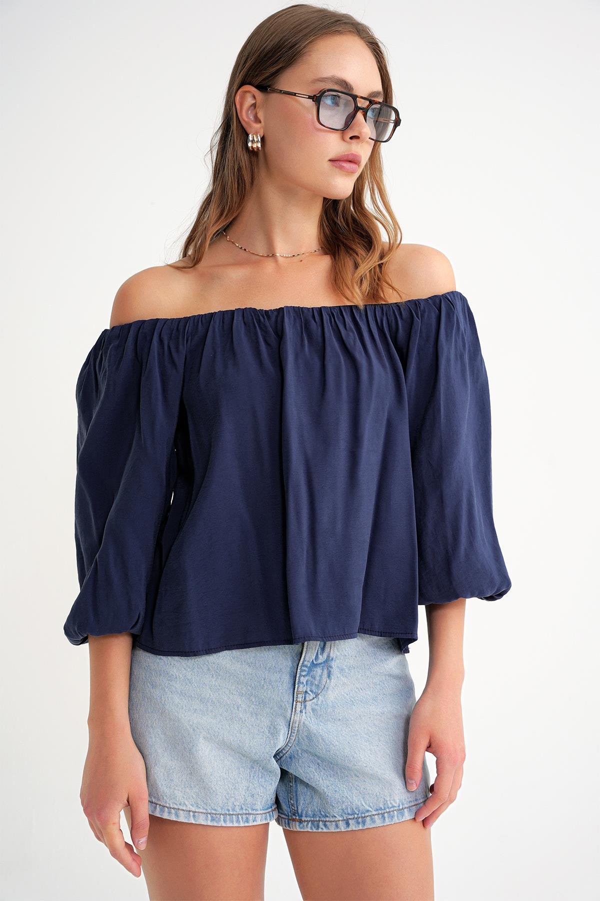 4706 Kadın Sırtı Açık Balon Kol Straplez Bluz Lacivert