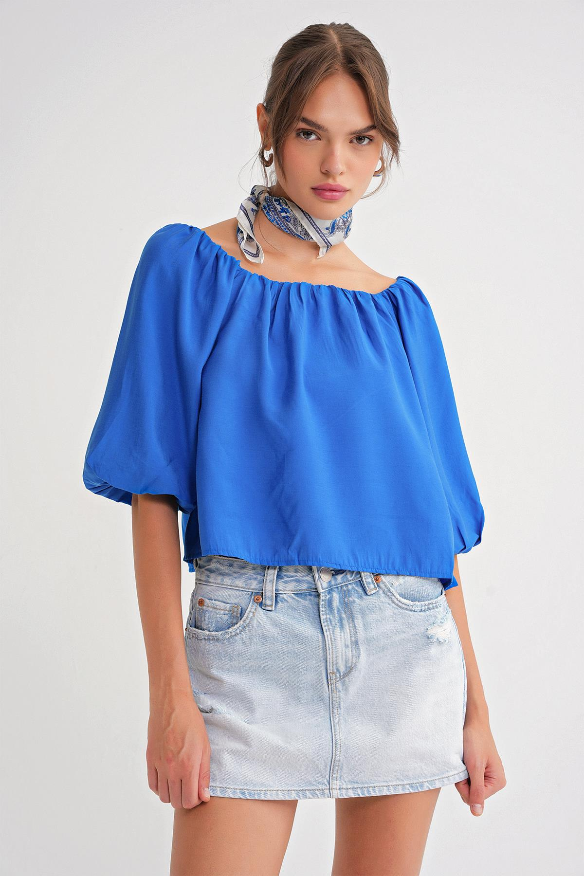 4706 Kadın Sırtı Açık Balon Kol Straplez Bluz Saks Mavi