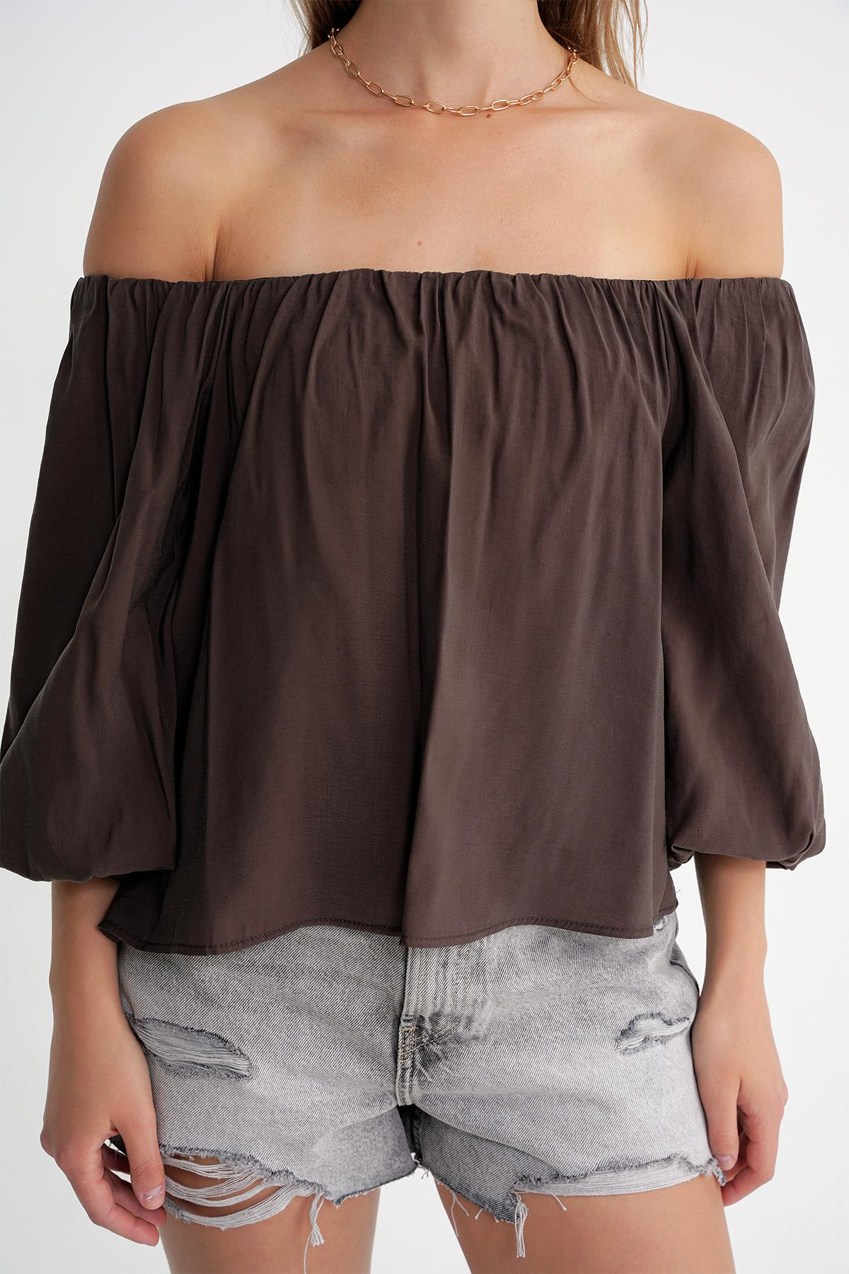 4706 Kadın Sırtı Açık Balon Kol Straplez Bluz Kahve