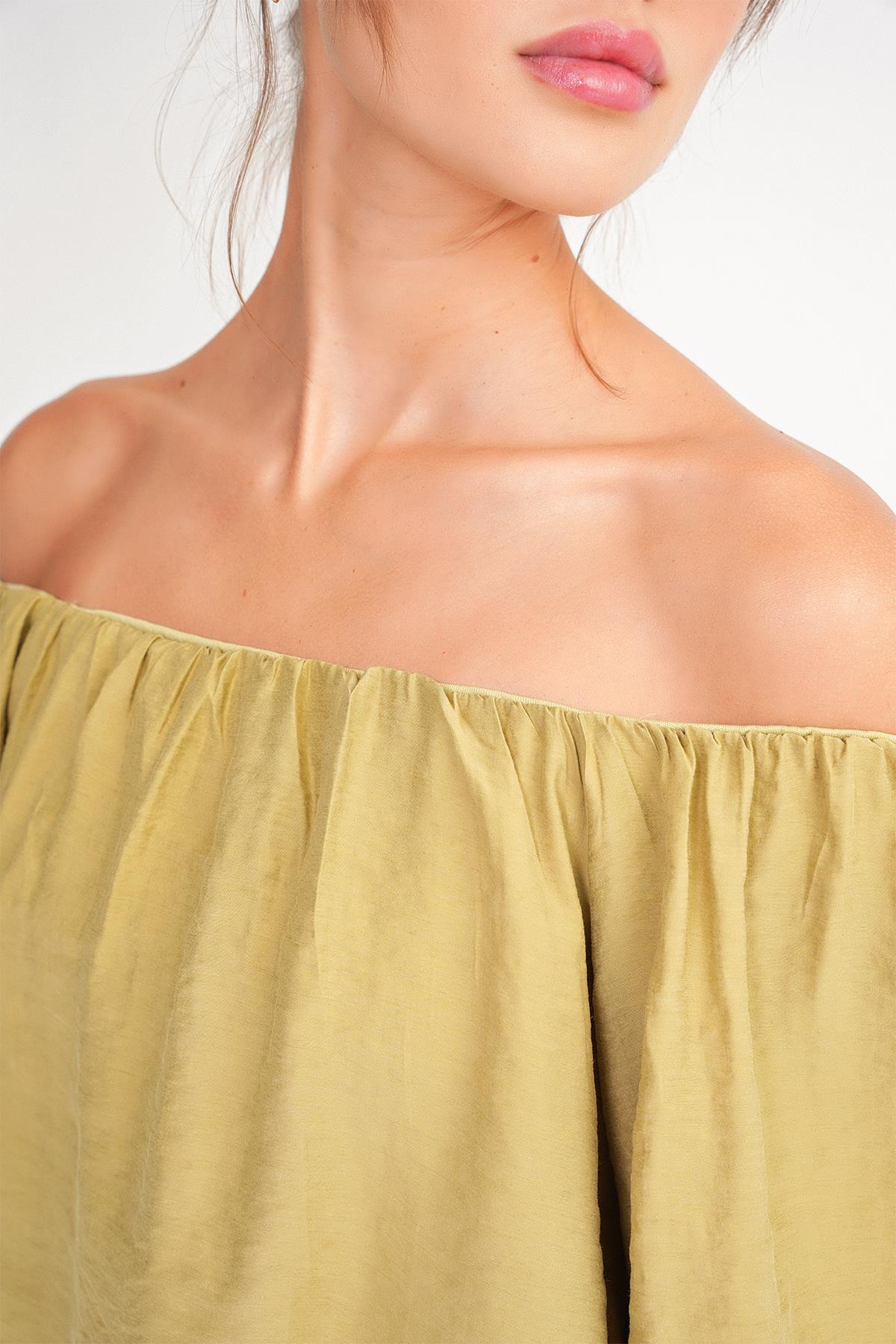 4706 Kadın Sırtı Açık Balon Kol Straplez Bluz Yağ Yeşili