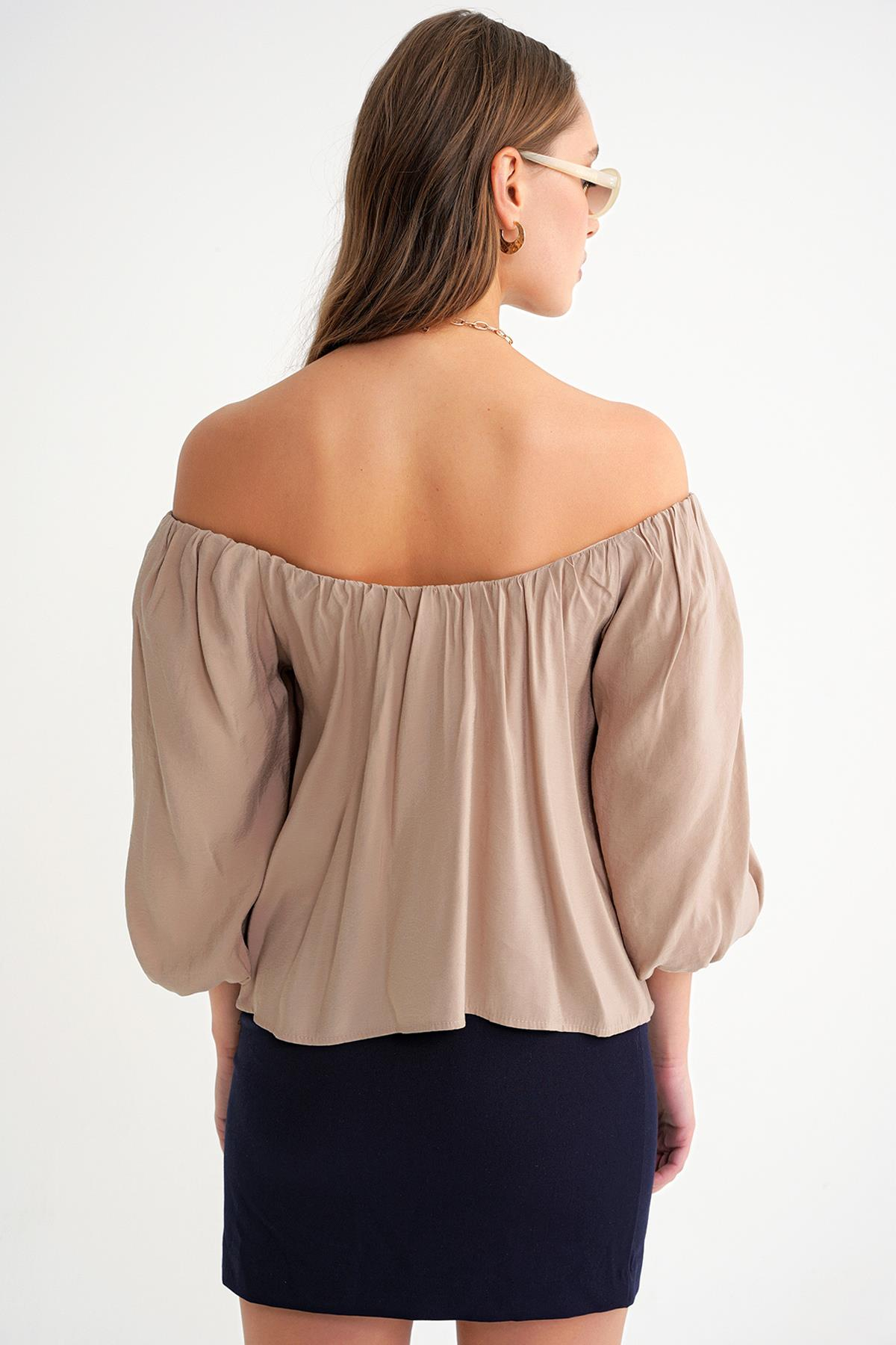 4706 Kadın Sırtı Açık Balon Kol Straplez Bluz Toprak
