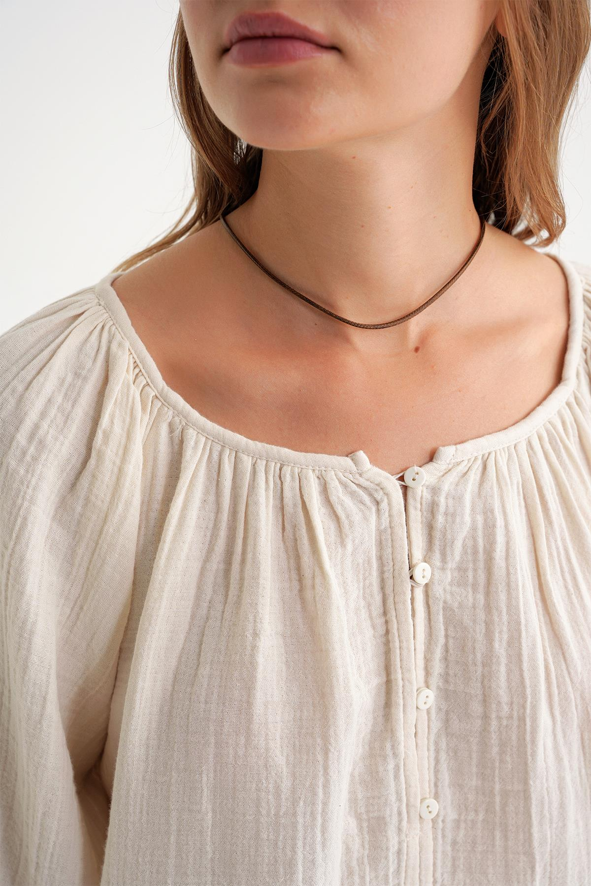 4707 Kadın Yakası Büzgülü Kolu Lastikli Bol Müslin Bluz Naturel