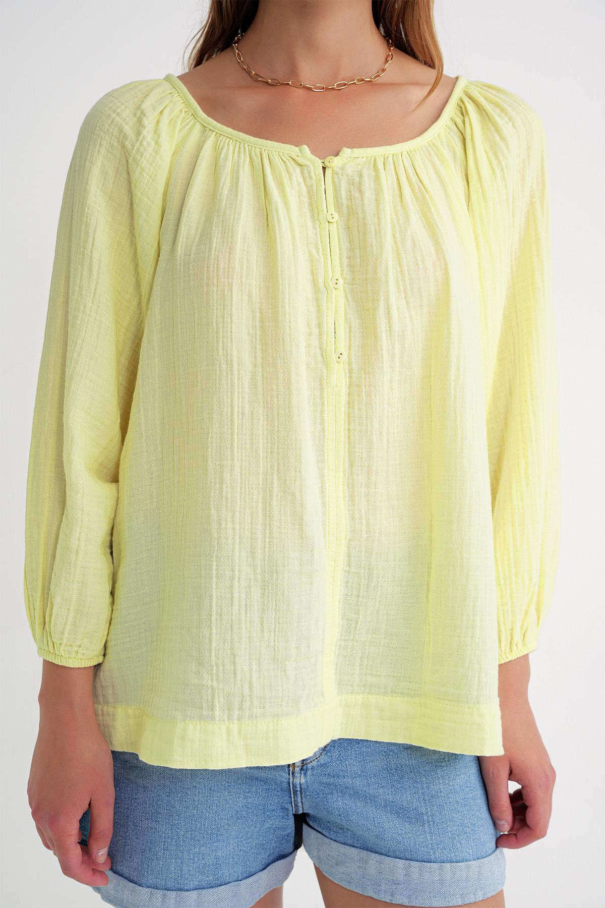 4707 Kadın Yakası Büzgülü Kolu Lastikli Bol Müslin Bluz Pastel Sarısı