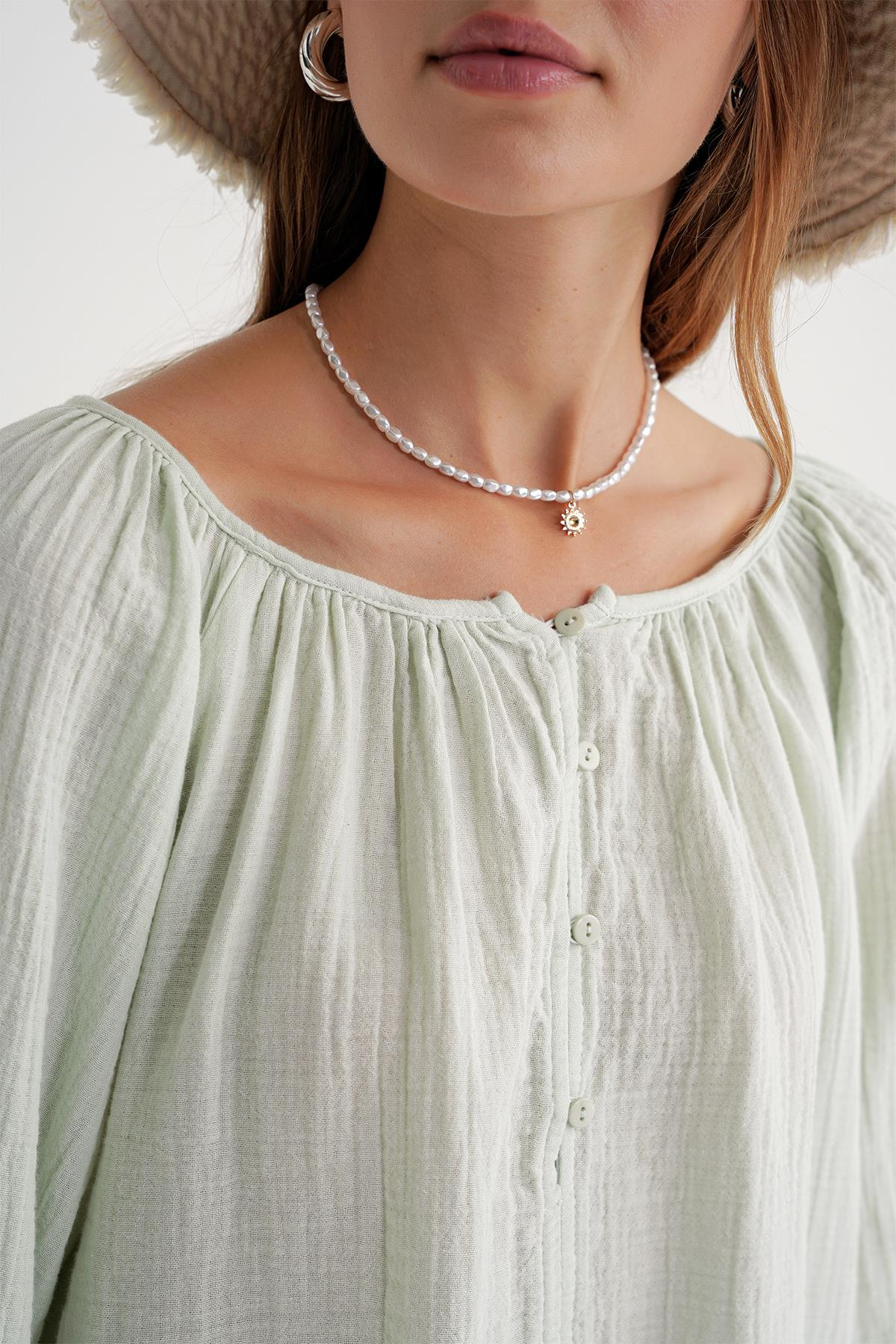 4707 Kadın Yakası Büzgülü Kolu Lastikli Bol Müslin Bluz Adaçayı