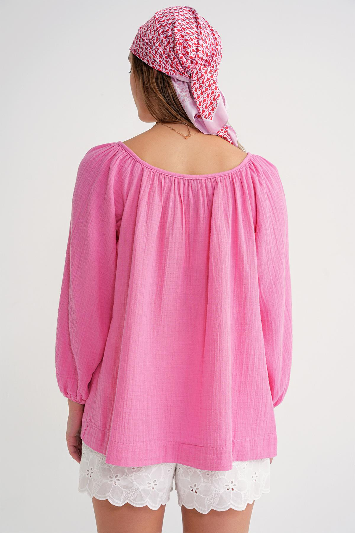 4707 Kadın Yakası Büzgülü Kolu Lastikli Bol Müslin Bluz Pembe