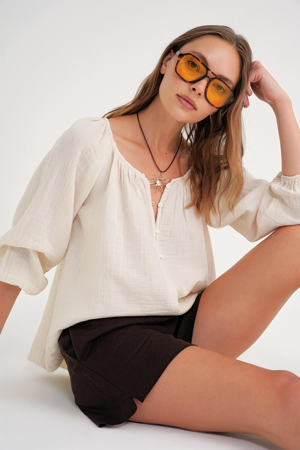 4707 Kadın Yakası Büzgülü Kolu Lastikli Bol Müslin Bluz Naturel